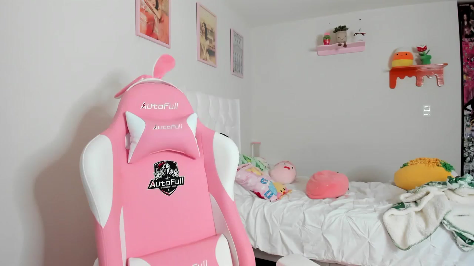 Gallery image thumbnail from Cherrycute666's myfreecams stream on, 04/07/2023, 14:04 image 2 of 20