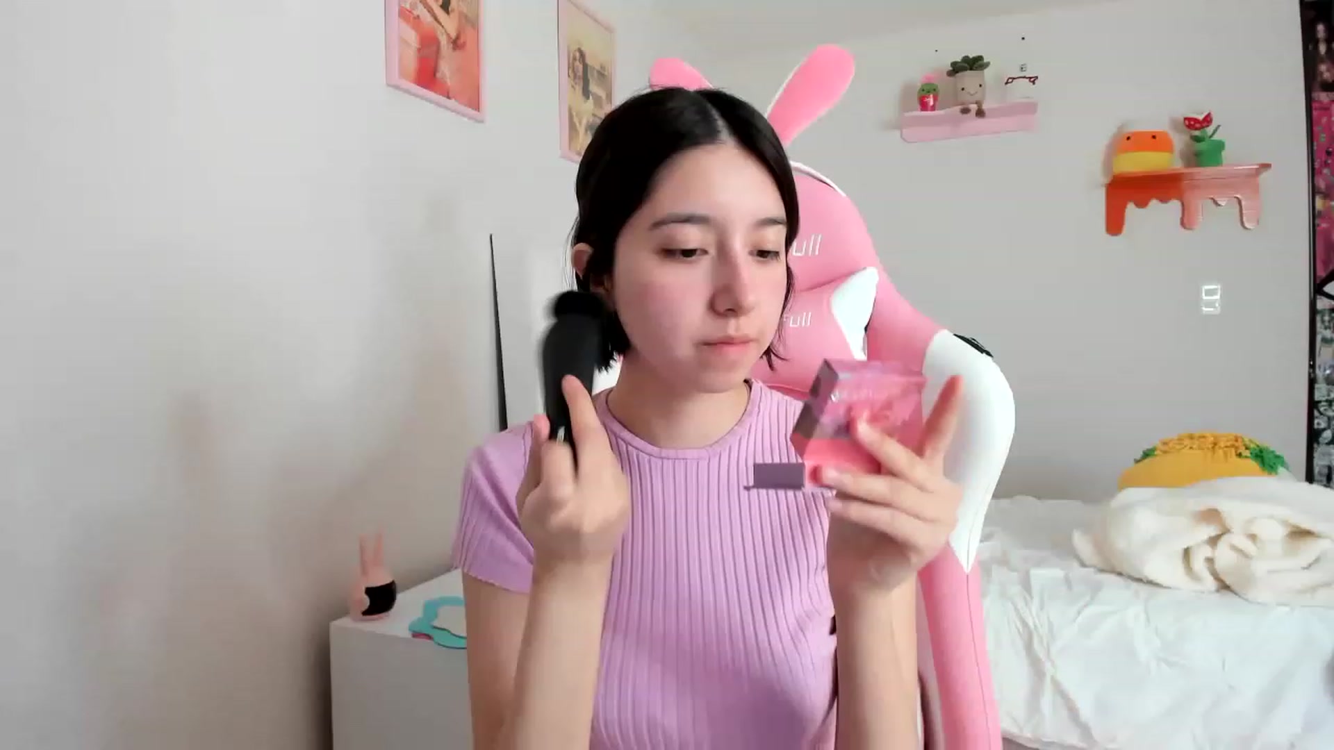 Gallery image thumbnail from Cherrycute666's myfreecams stream on, 04/07/2023, 18:24 image 11 of 20