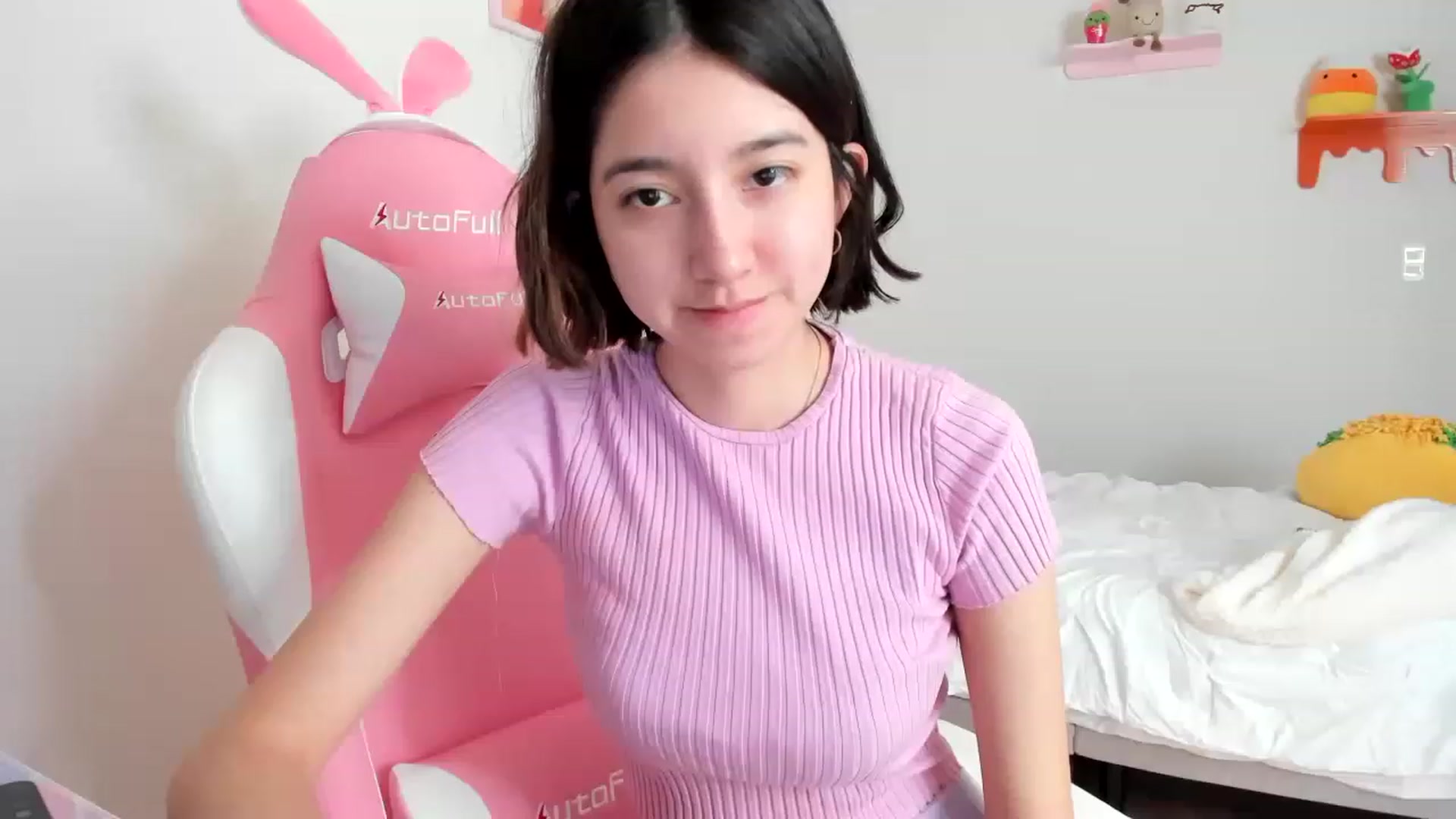 Gallery image thumbnail from Cherrycute666's myfreecams stream on, 04/07/2023, 18:24 image 3 of 20