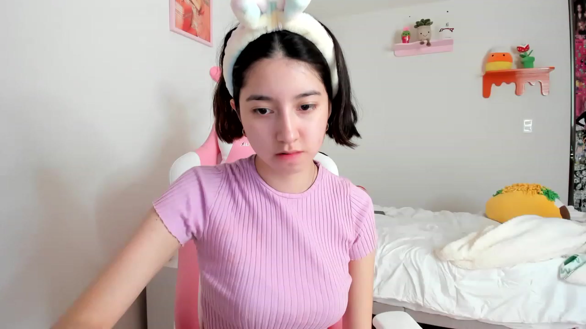 Gallery image thumbnail from Cherrycute666's myfreecams stream on, 04/07/2023, 18:24 image 9 of 20