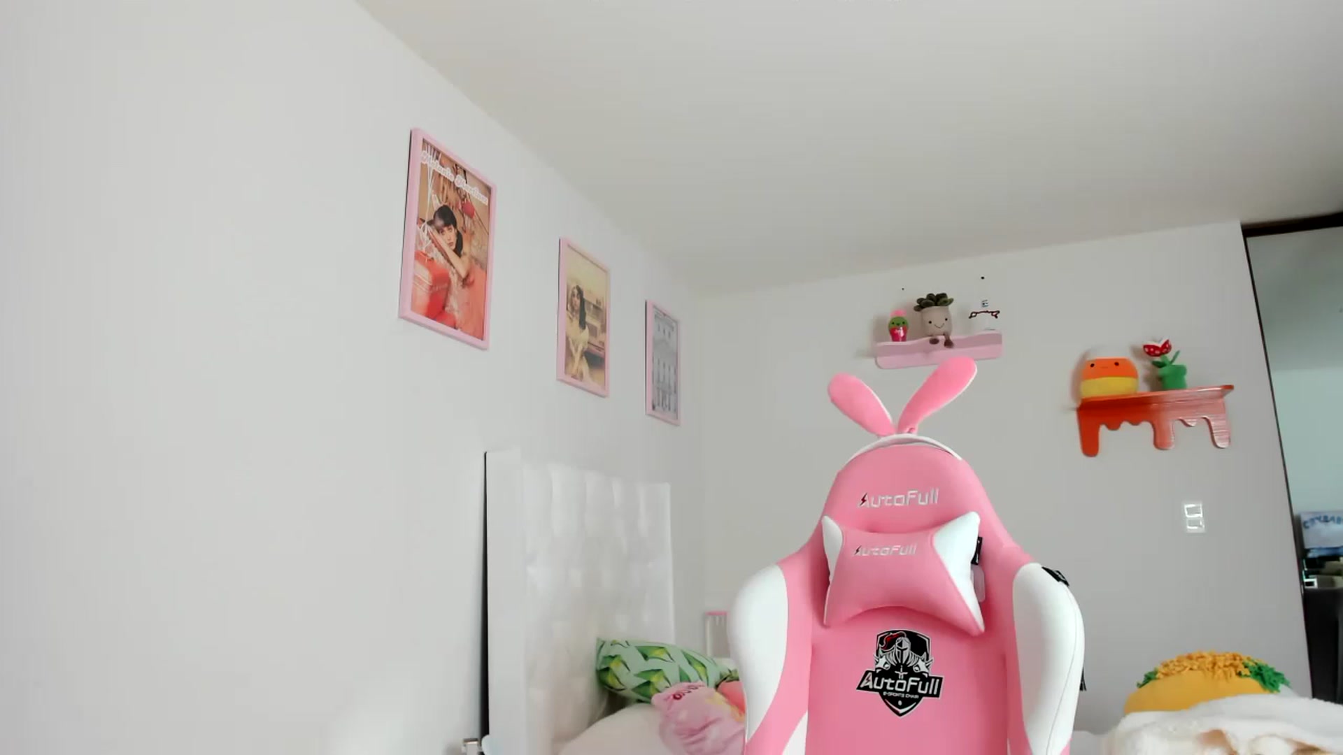 Gallery image thumbnail from Cherrycute666's myfreecams stream on, 04/07/2023, 18:24 image 15 of 20