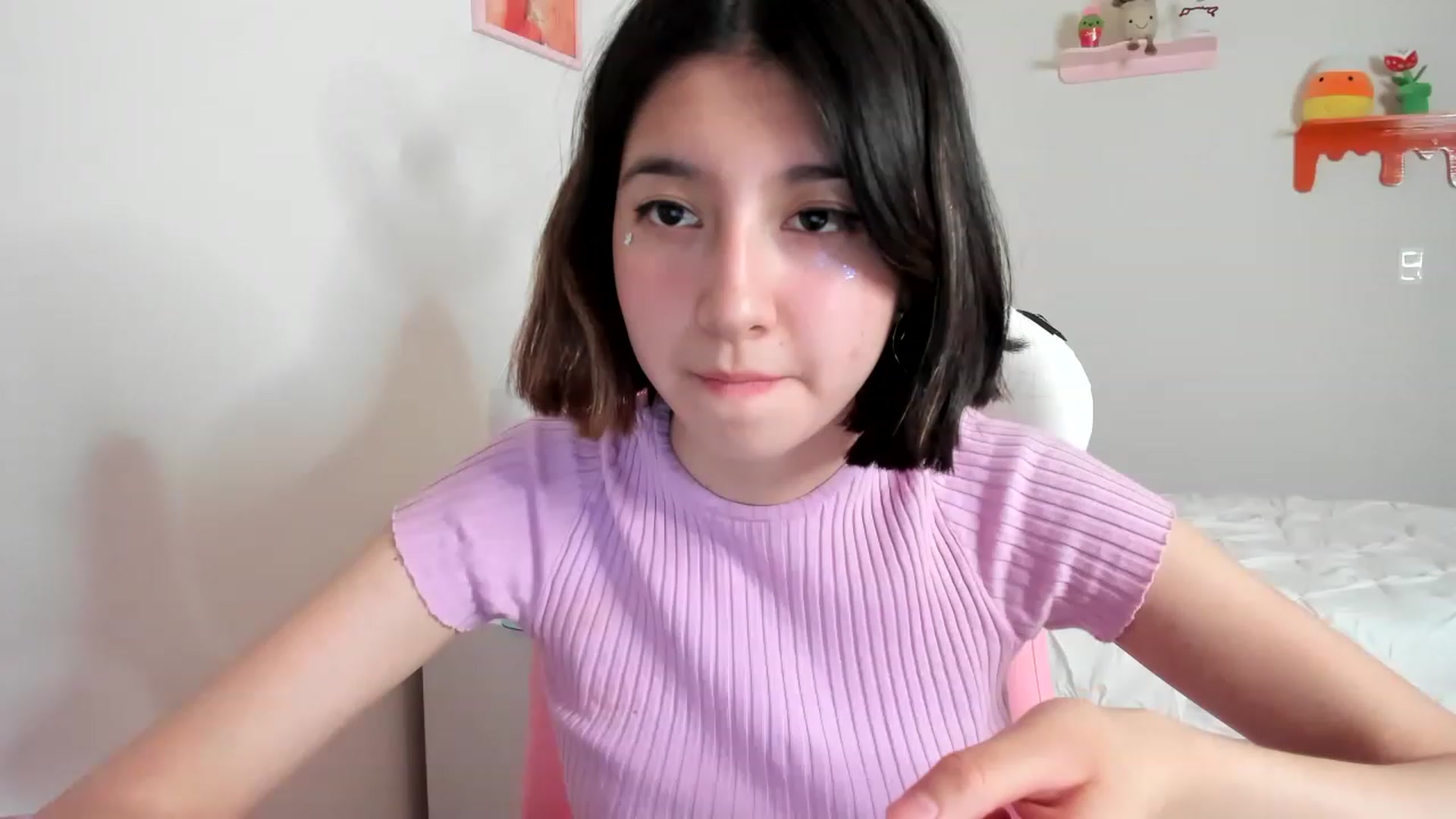 Gallery image thumbnail from Cherrycute666's myfreecams stream on, 04/08/2023, 05:16 image 1 of 20