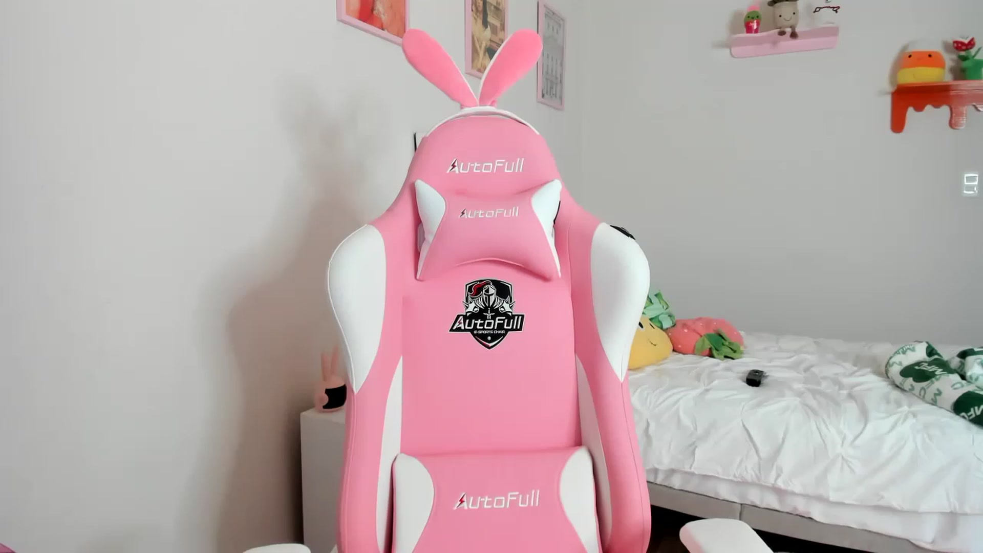 Gallery image thumbnail from Cherrycute666's myfreecams stream on, 04/08/2023, 16:30 image 9 of 20