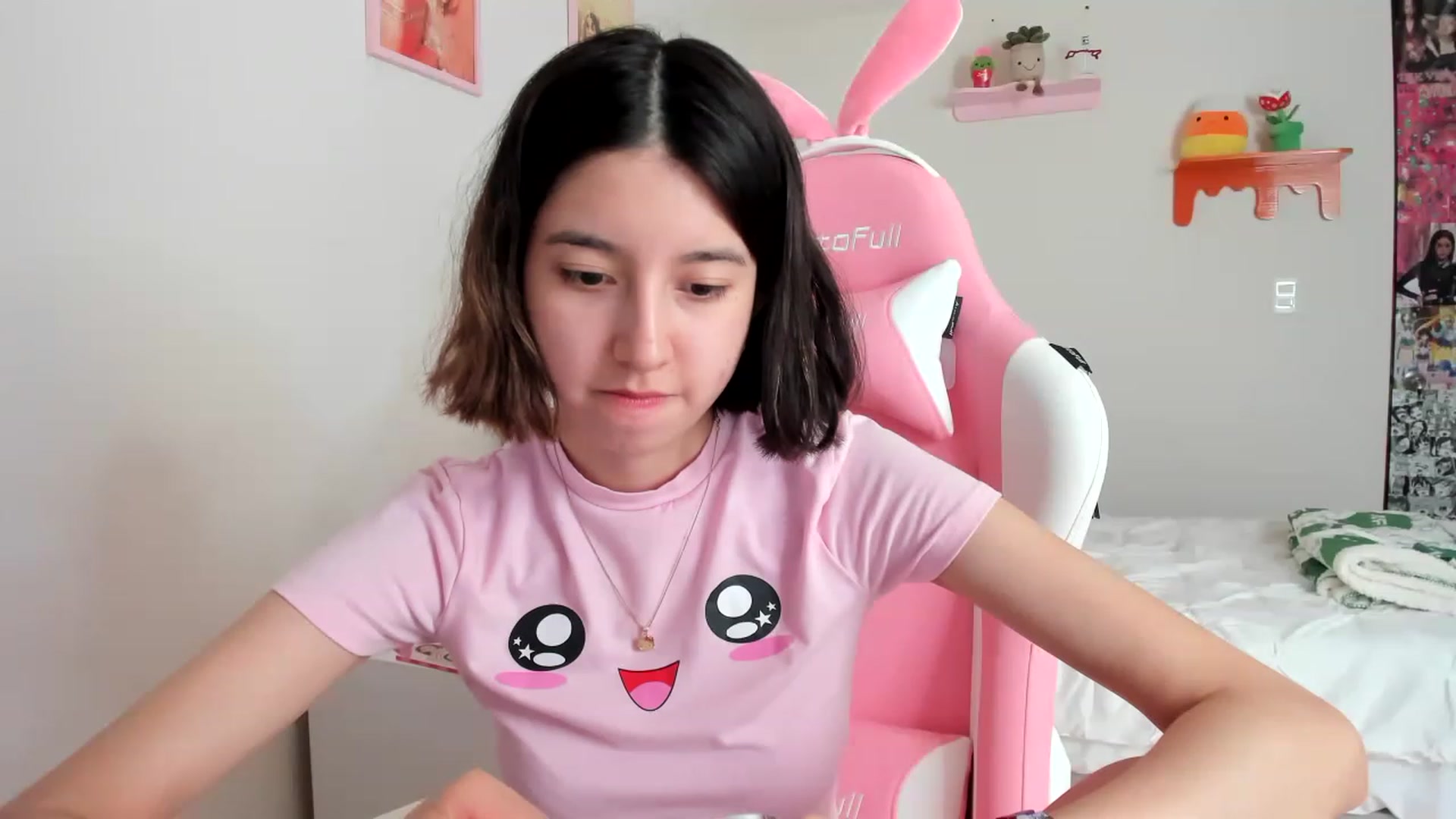 Gallery image thumbnail from Cherrycute666's myfreecams stream on, 04/08/2023, 18:18 image 15 of 20