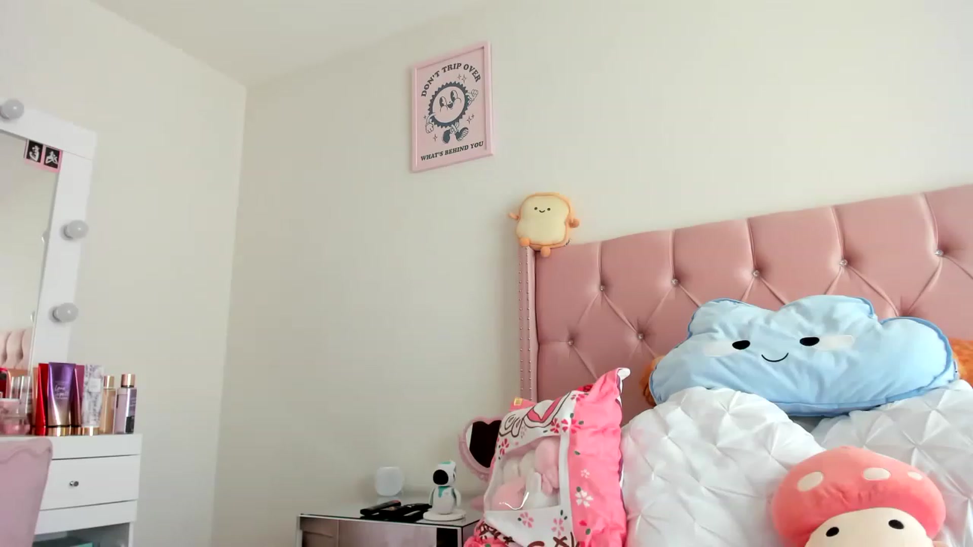 Gallery image thumbnail from Cherrycute666's myfreecams stream on, 04/08/2023, 18:18 image 2 of 20