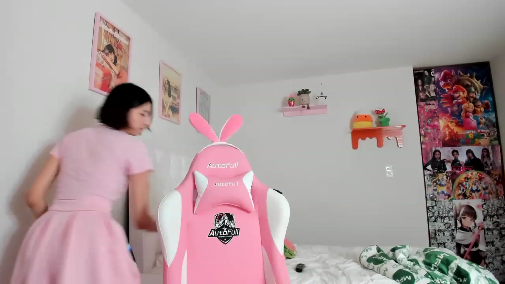 Gallery image thumbnail from Cherrycute666's myfreecams stream on, 04/08/2023, 18:18 image 6 of 20