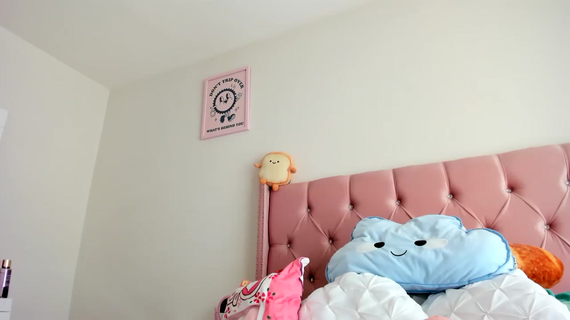Gallery image thumbnail from Cherrycute666's myfreecams stream on, 04/08/2023, 18:18 image 4 of 20