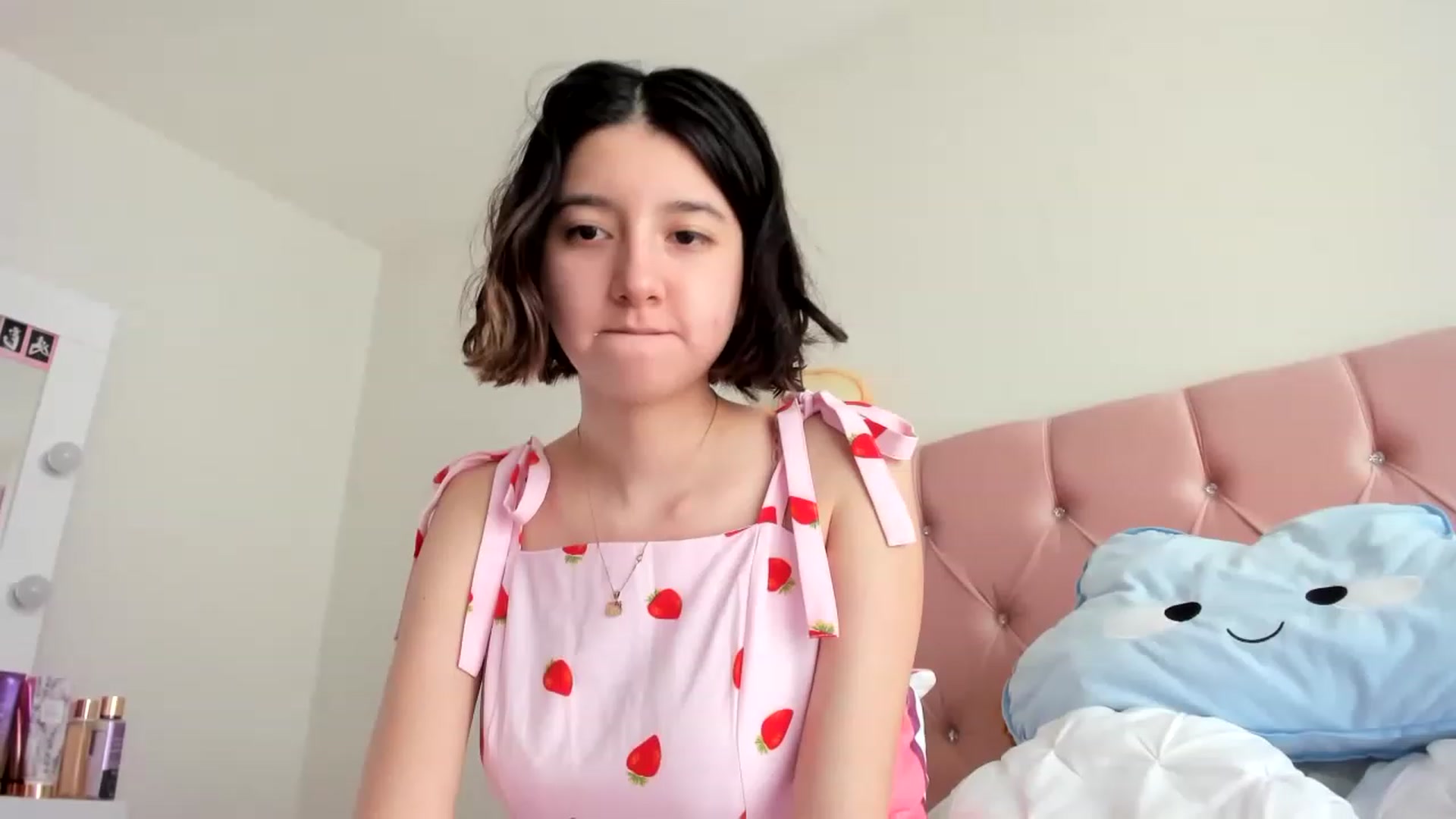 Gallery image thumbnail from Cherrycute666's myfreecams stream on, 04/08/2023, 18:18 image 1 of 20