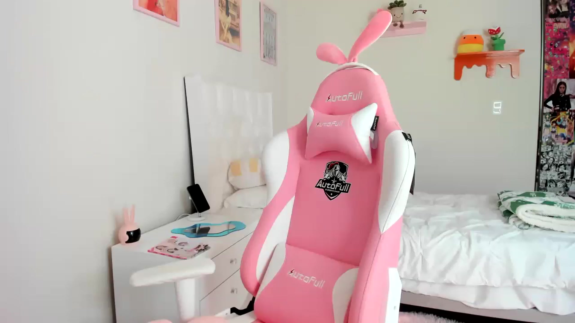 Gallery image thumbnail from Cherrycute666's myfreecams stream on, 04/08/2023, 18:18 image 11 of 20