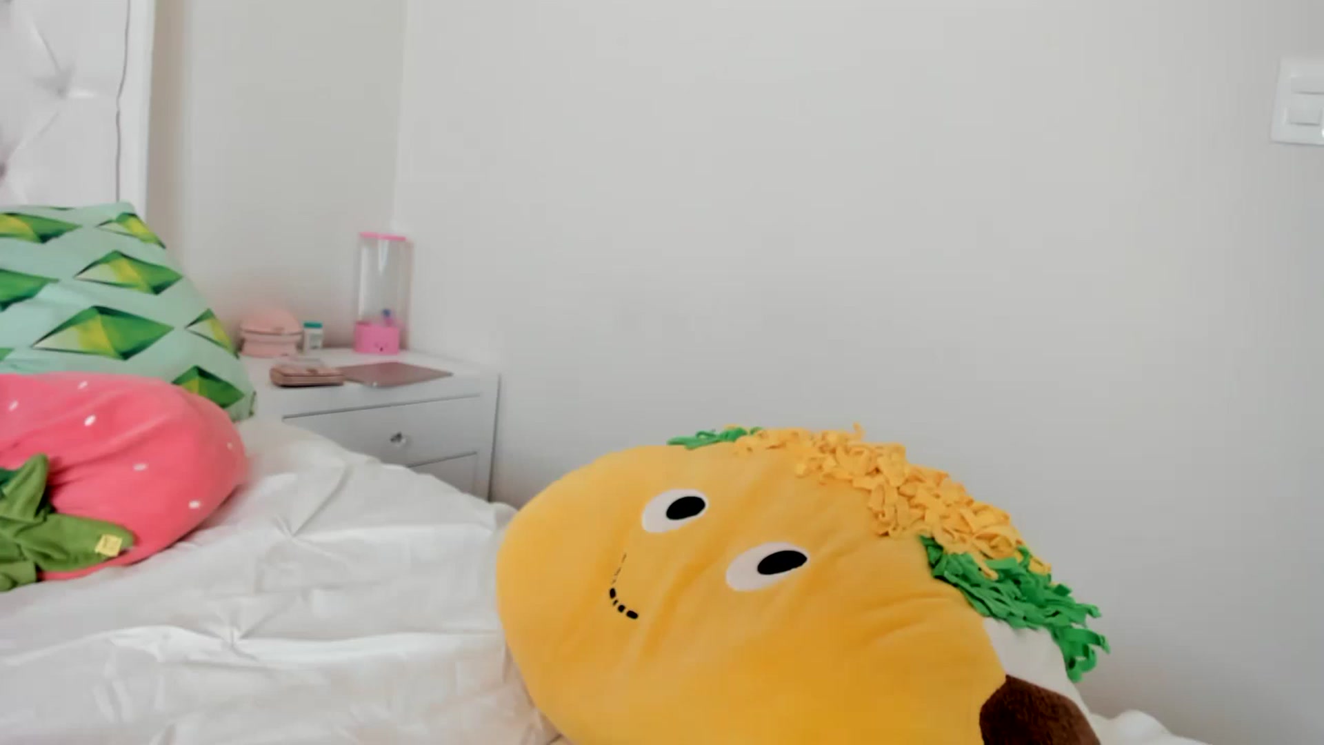 Gallery image thumbnail from Cherrycute666's myfreecams stream on, 04/08/2023, 20:22 image 20 of 20