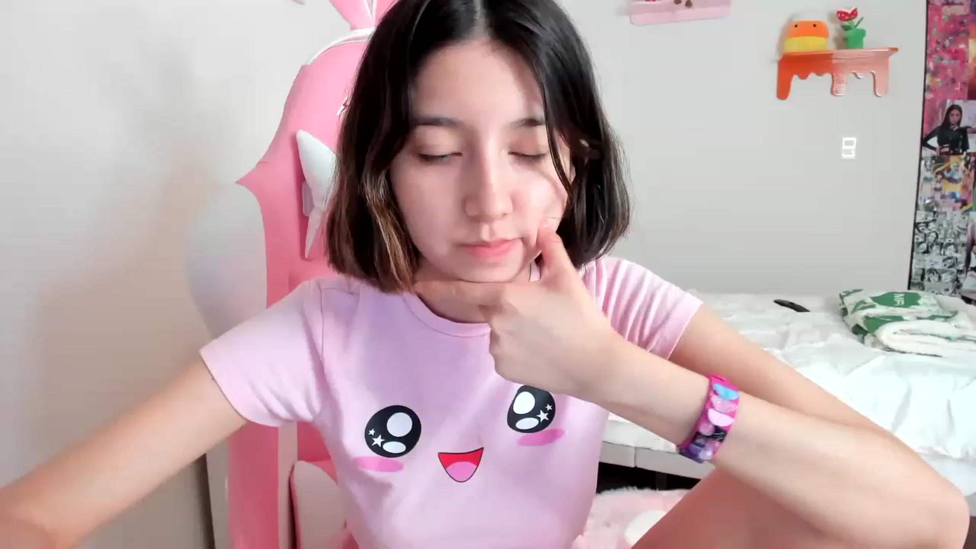 Gallery image thumbnail from Cherrycute666's myfreecams stream on, 04/08/2023, 20:22 image 16 of 20