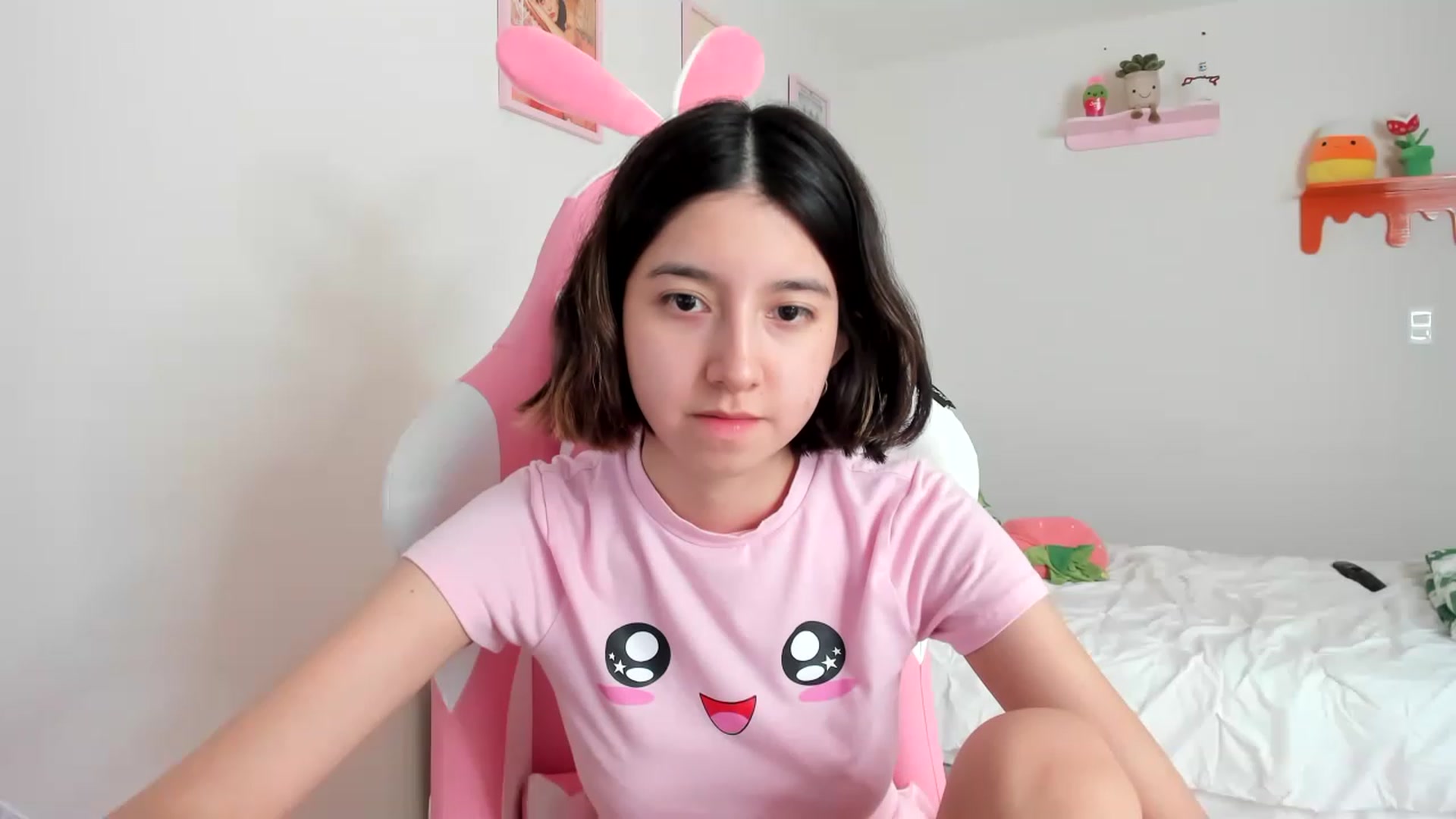 Gallery image thumbnail from Cherrycute666's myfreecams stream on, 04/08/2023, 20:22 image 3 of 20