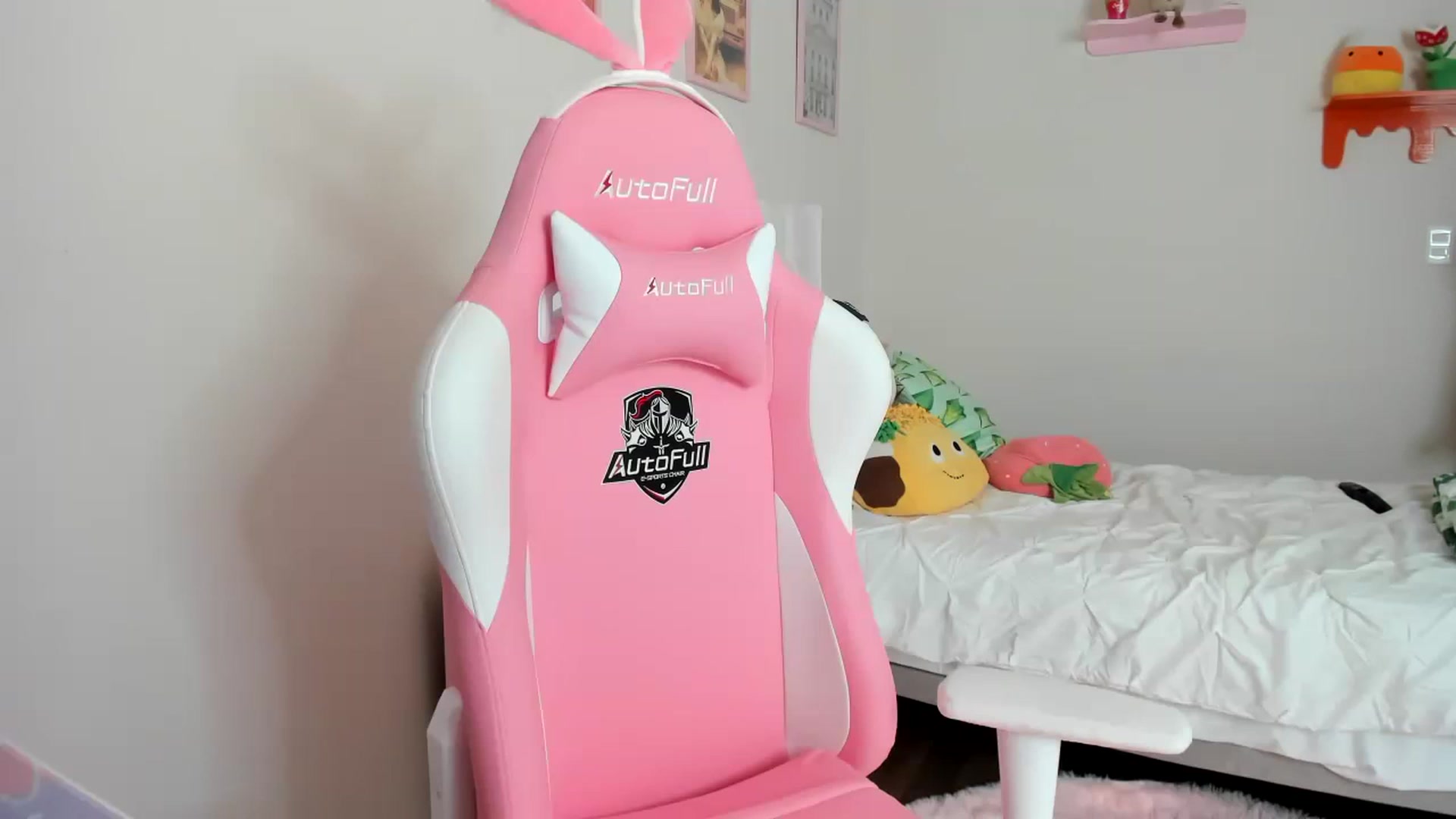 Gallery image thumbnail from Cherrycute666's myfreecams stream on, 04/08/2023, 20:22 image 1 of 20