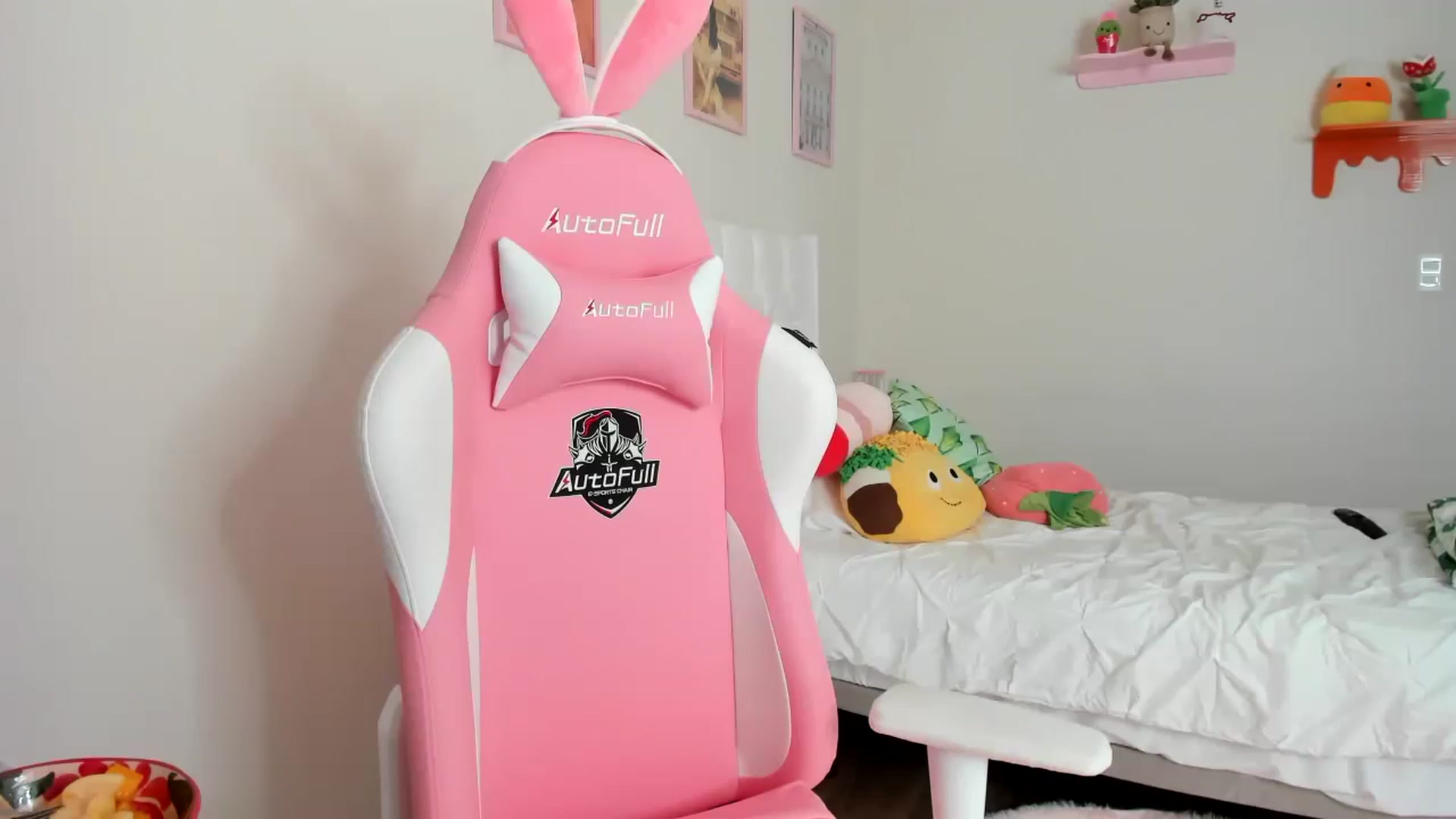 Gallery image thumbnail from Cherrycute666's myfreecams stream on, 04/08/2023, 20:22 image 7 of 20