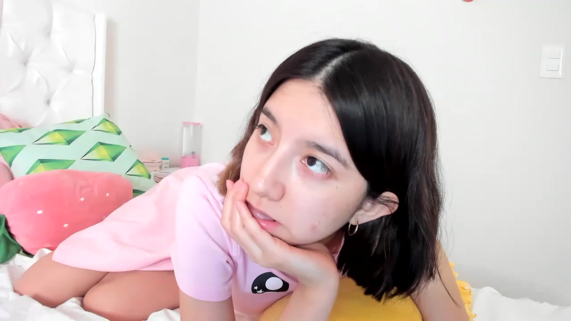 Gallery image thumbnail from Cherrycute666's myfreecams stream on, 04/08/2023, 21:42 image 7 of 20