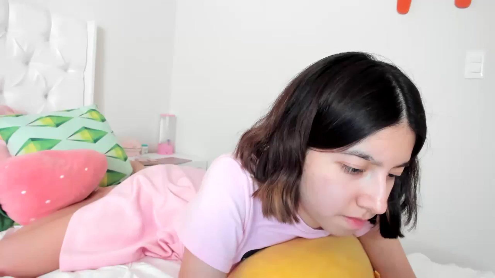 Gallery image thumbnail from Cherrycute666's myfreecams stream on, 04/08/2023, 21:42 image 10 of 20