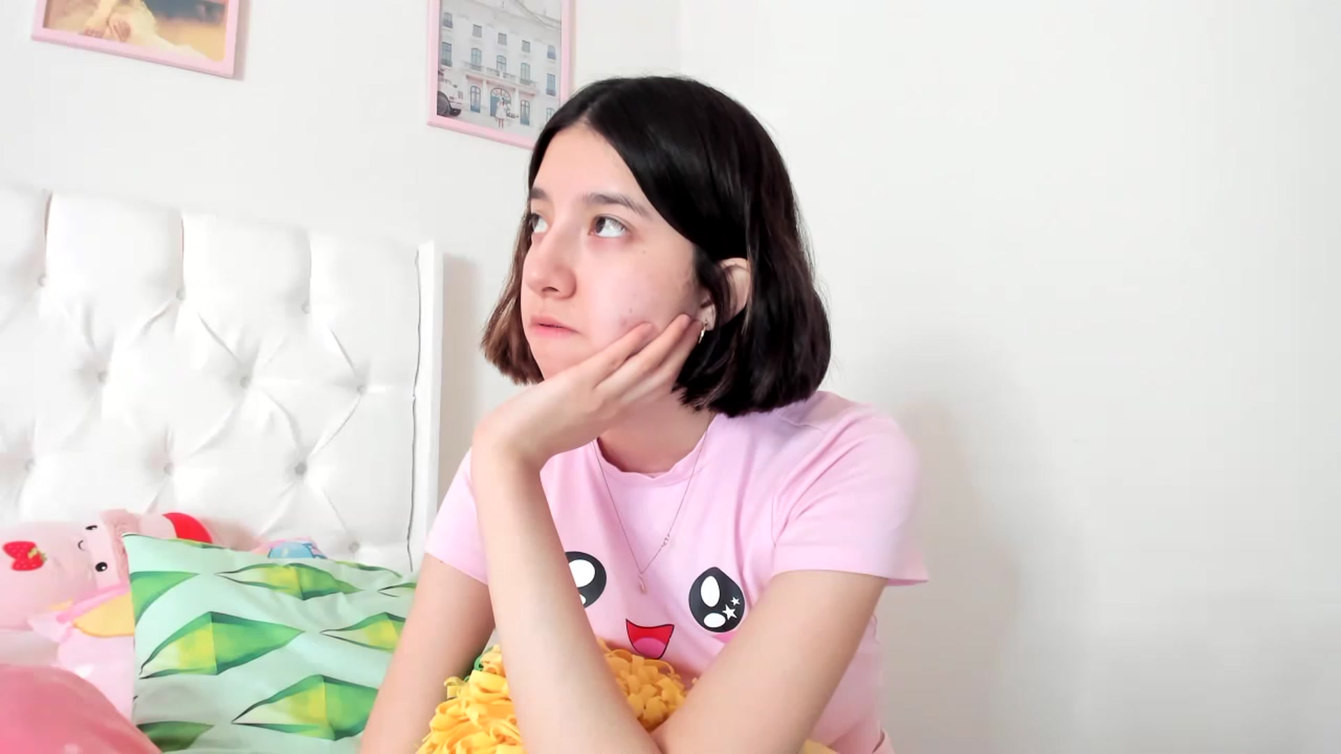 Gallery image thumbnail from Cherrycute666's myfreecams stream on, 04/08/2023, 22:11 image 5 of 20