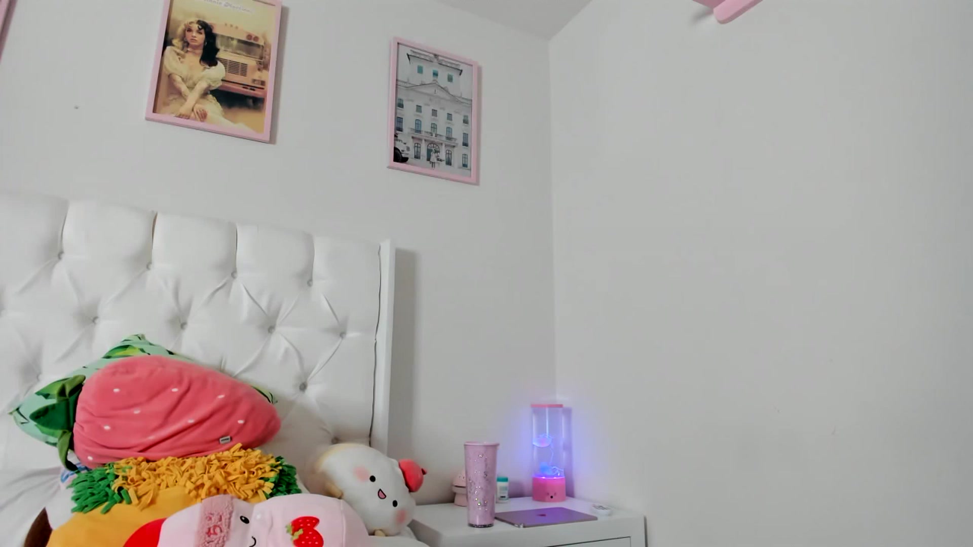 Gallery image thumbnail from Cherrycute666's myfreecams stream on, 04/09/2023, 03:06 image 12 of 20