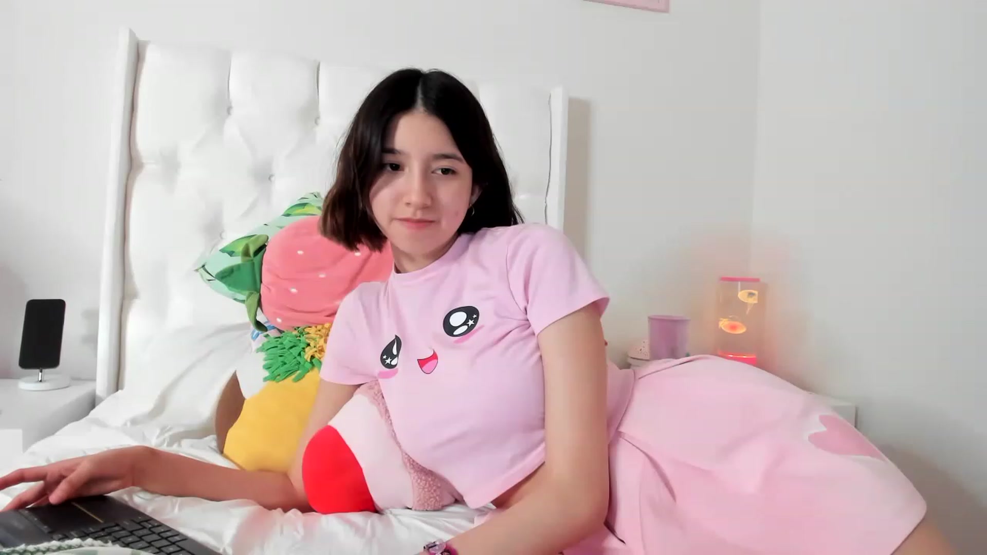 Gallery image thumbnail from Cherrycute666's myfreecams stream on, 04/09/2023, 03:06 image 4 of 20