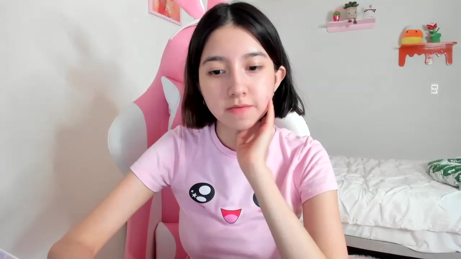 Gallery image thumbnail from Cherrycute666's myfreecams stream on, 04/09/2023, 05:11 image 2 of 20