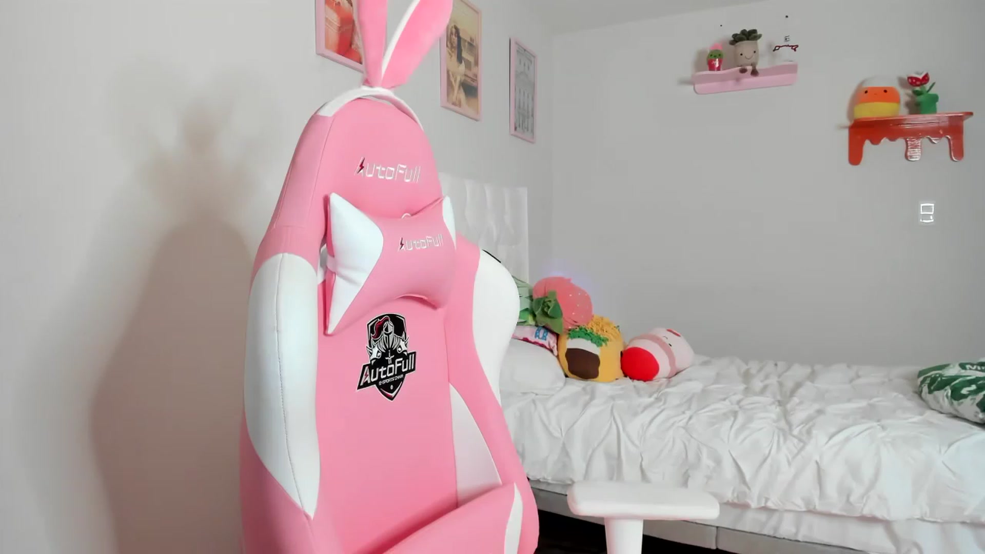Gallery image thumbnail from Cherrycute666's myfreecams stream on, 04/09/2023, 05:11 image 11 of 20