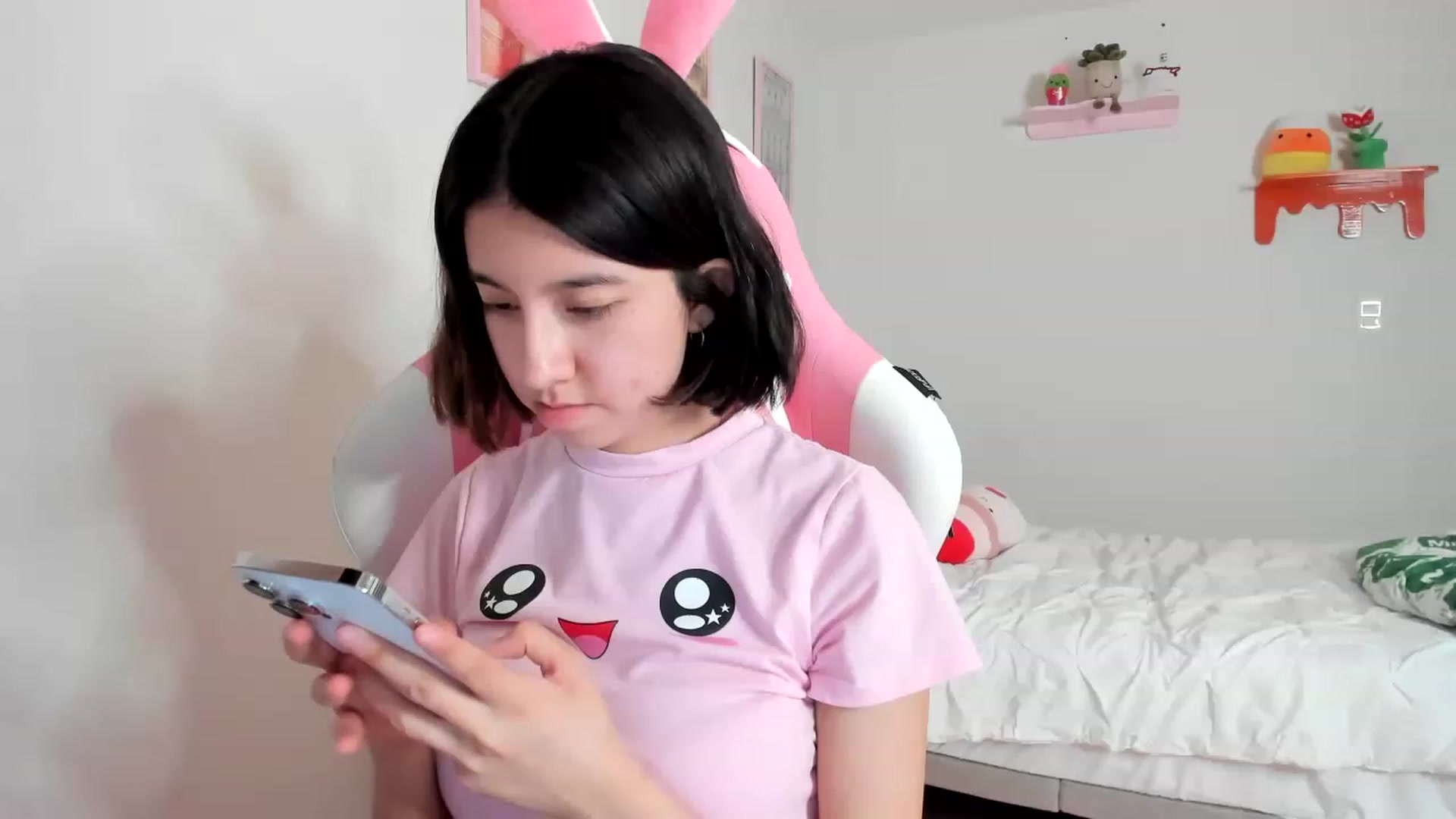 Gallery image thumbnail from Cherrycute666's myfreecams stream on, 04/09/2023, 05:11 image 7 of 20