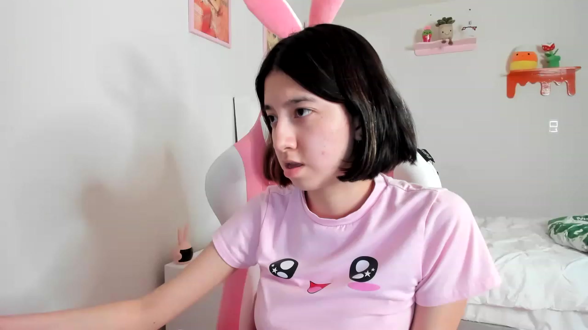 Gallery image thumbnail from Cherrycute666's myfreecams stream on, 04/09/2023, 05:53 image 18 of 20