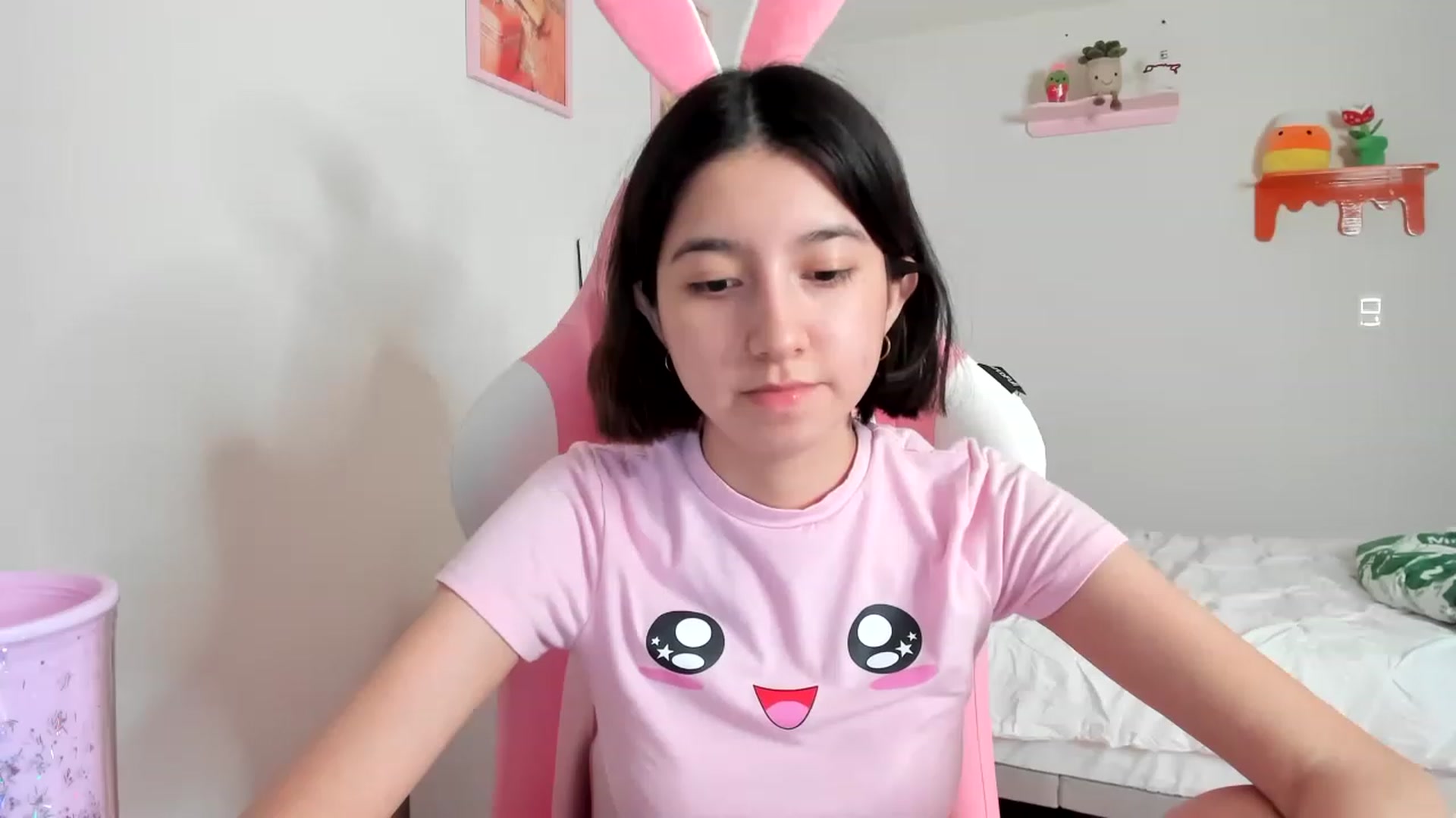 Gallery image thumbnail from Cherrycute666's myfreecams stream on, 04/09/2023, 05:53 image 6 of 20