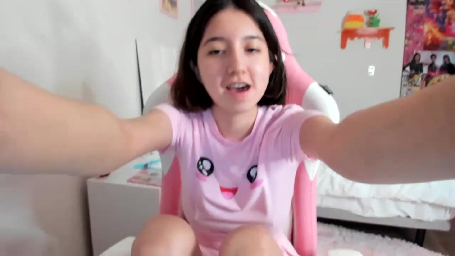 Gallery image thumbnail from Cherrycute666's myfreecams stream on, 04/09/2023, 09:09 image 7 of 20