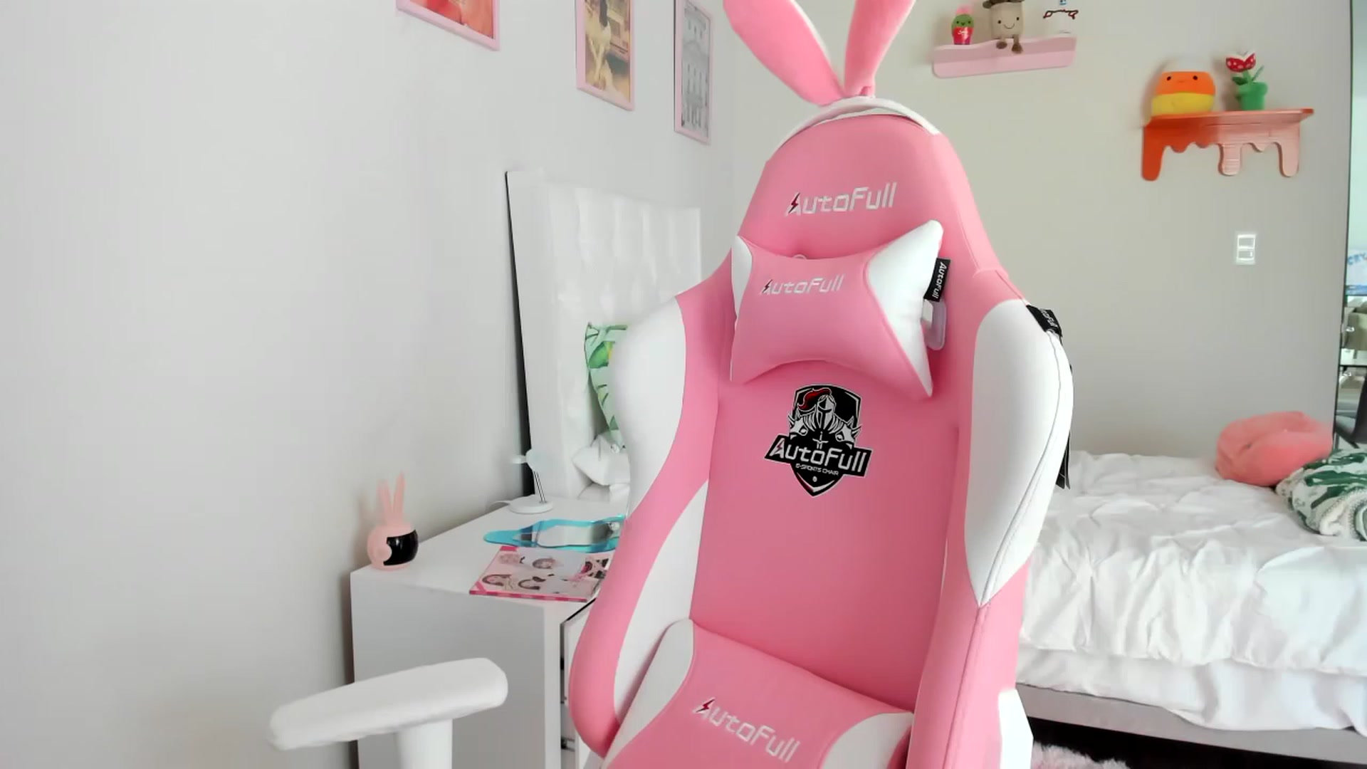 Gallery image thumbnail from Cherrycute666's myfreecams stream on, 04/09/2023, 19:20 image 16 of 20