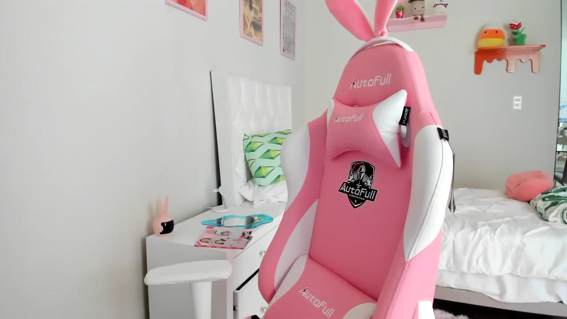 Gallery image thumbnail from Cherrycute666's myfreecams stream on, 04/09/2023, 19:20 image 20 of 20