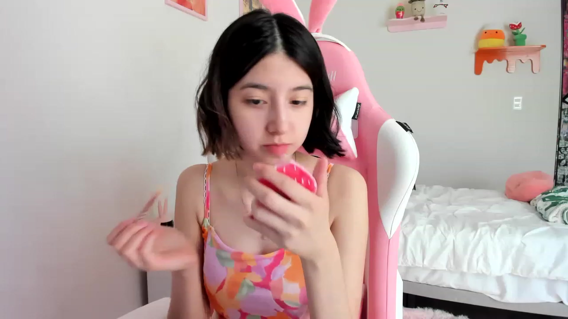 Gallery image thumbnail from Cherrycute666's myfreecams stream on, 04/09/2023, 19:20 image 15 of 20