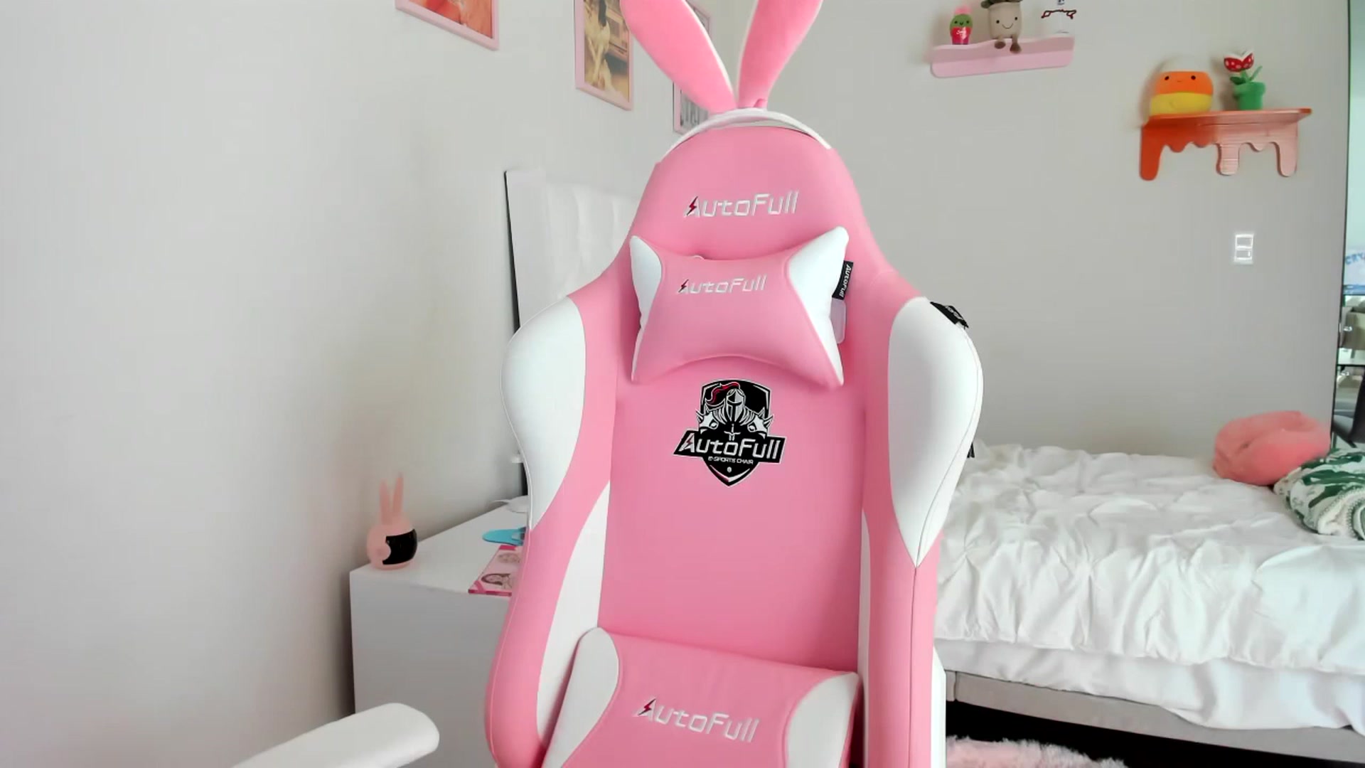 Gallery image thumbnail from Cherrycute666's myfreecams stream on, 04/09/2023, 19:20 image 13 of 20