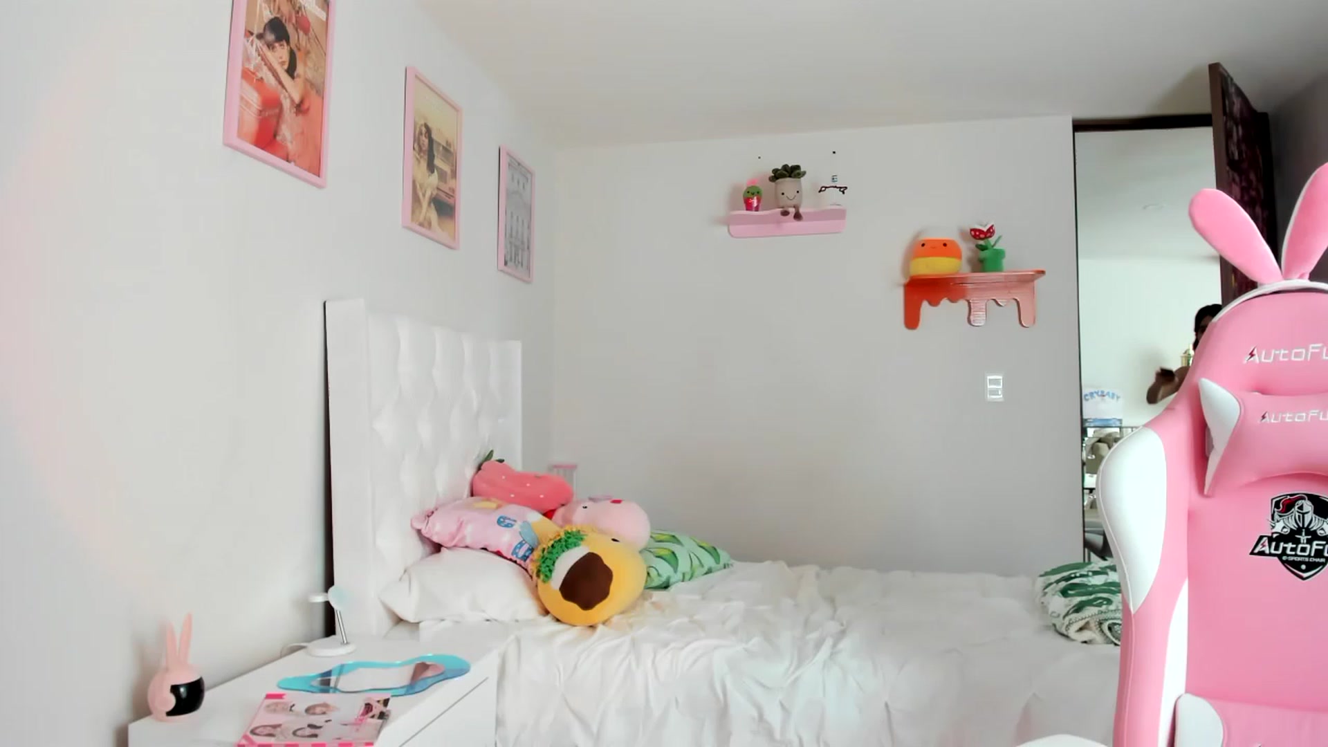 Gallery image thumbnail from Cherrycute666's myfreecams stream on, 04/09/2023, 19:35 image 7 of 20