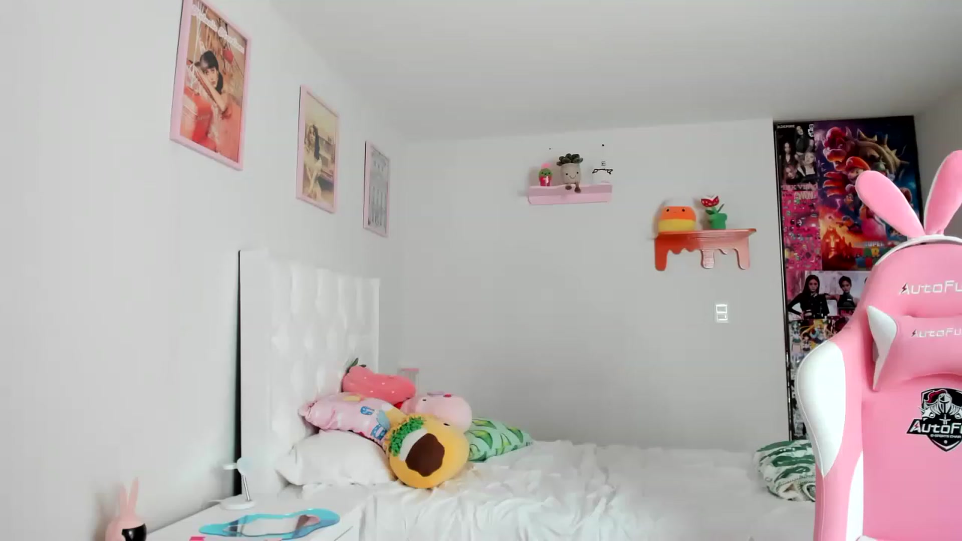 Gallery image thumbnail from Cherrycute666's myfreecams stream on, 04/09/2023, 19:35 image 12 of 20