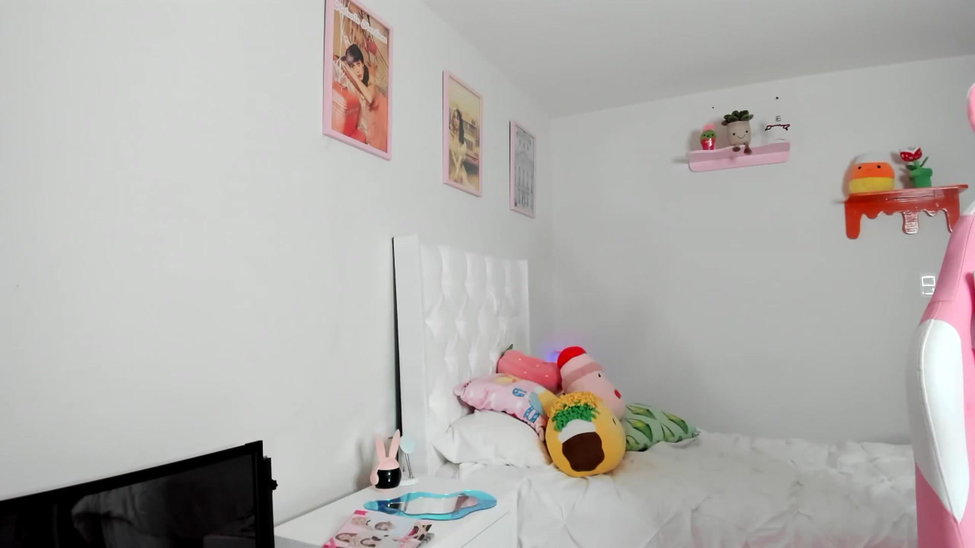 Gallery image thumbnail from Cherrycute666's myfreecams stream on, 04/10/2023, 01:08 image 9 of 20