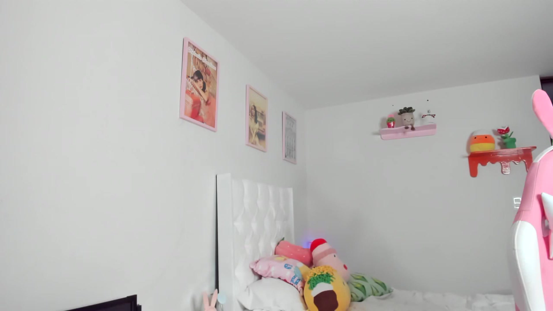 Gallery image thumbnail from Cherrycute666's myfreecams stream on, 04/10/2023, 01:08 image 2 of 20