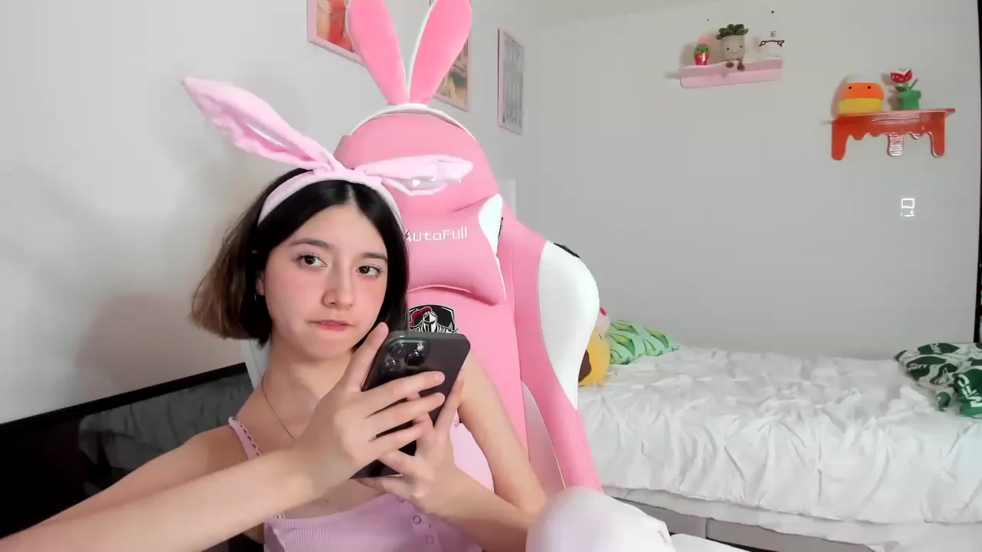 Gallery image thumbnail from Cherrycute666's myfreecams stream on, 04/10/2023, 02:49 image 6 of 20