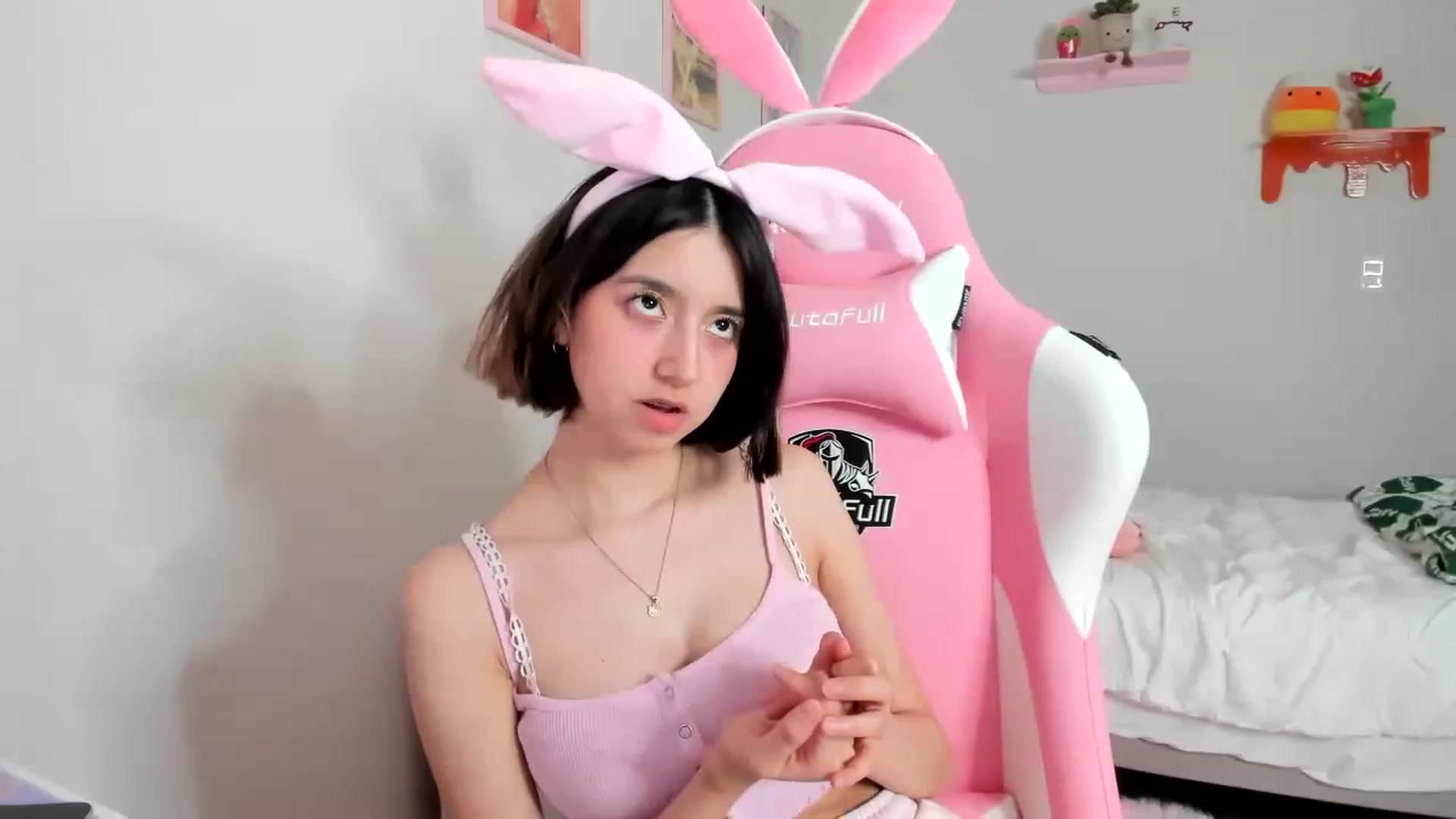 Gallery image thumbnail from Cherrycute666's myfreecams stream on, 04/10/2023, 04:33 image 6 of 20