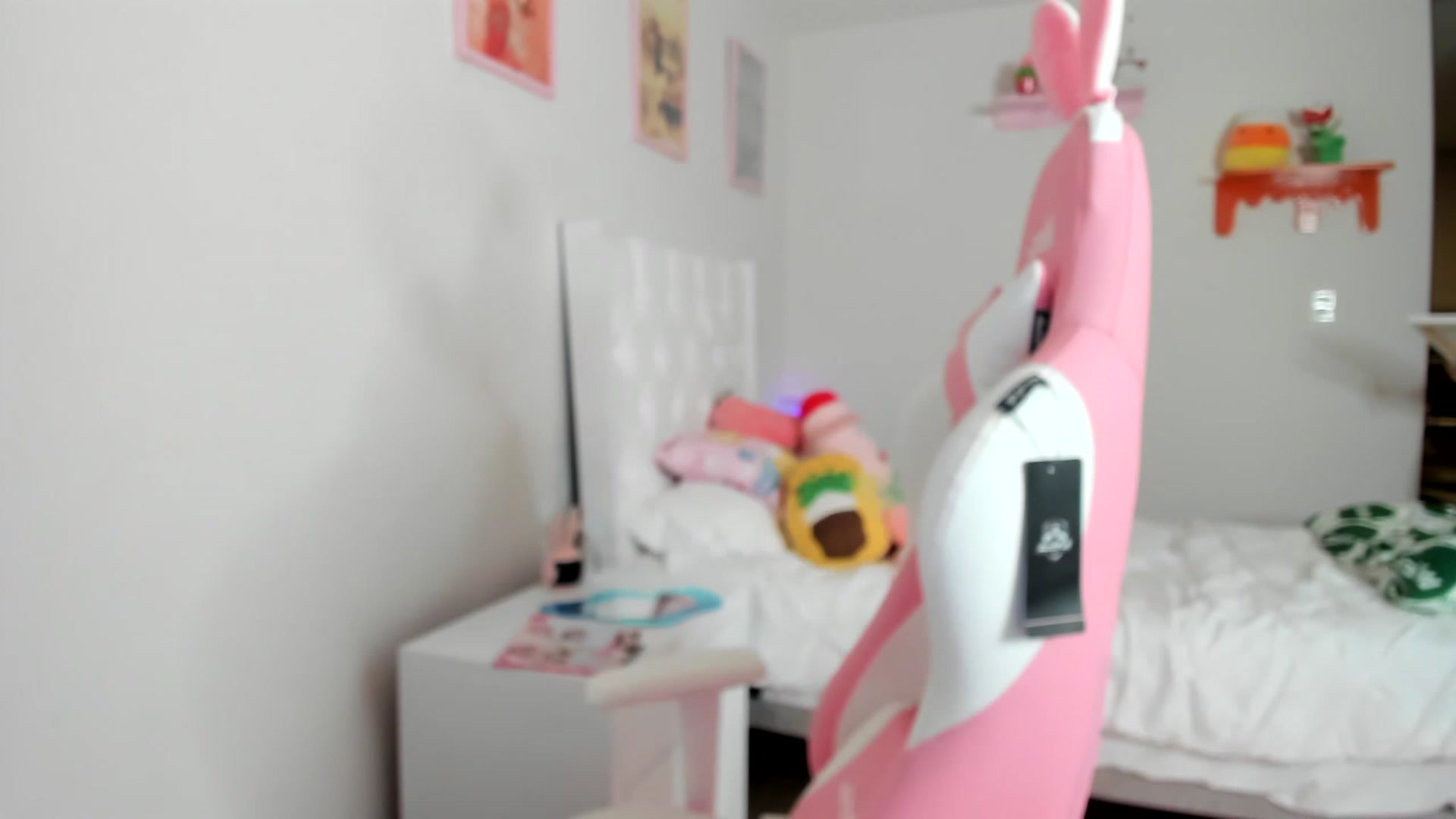 Gallery image thumbnail from Cherrycute666's myfreecams stream on, 04/10/2023, 04:33 image 12 of 20