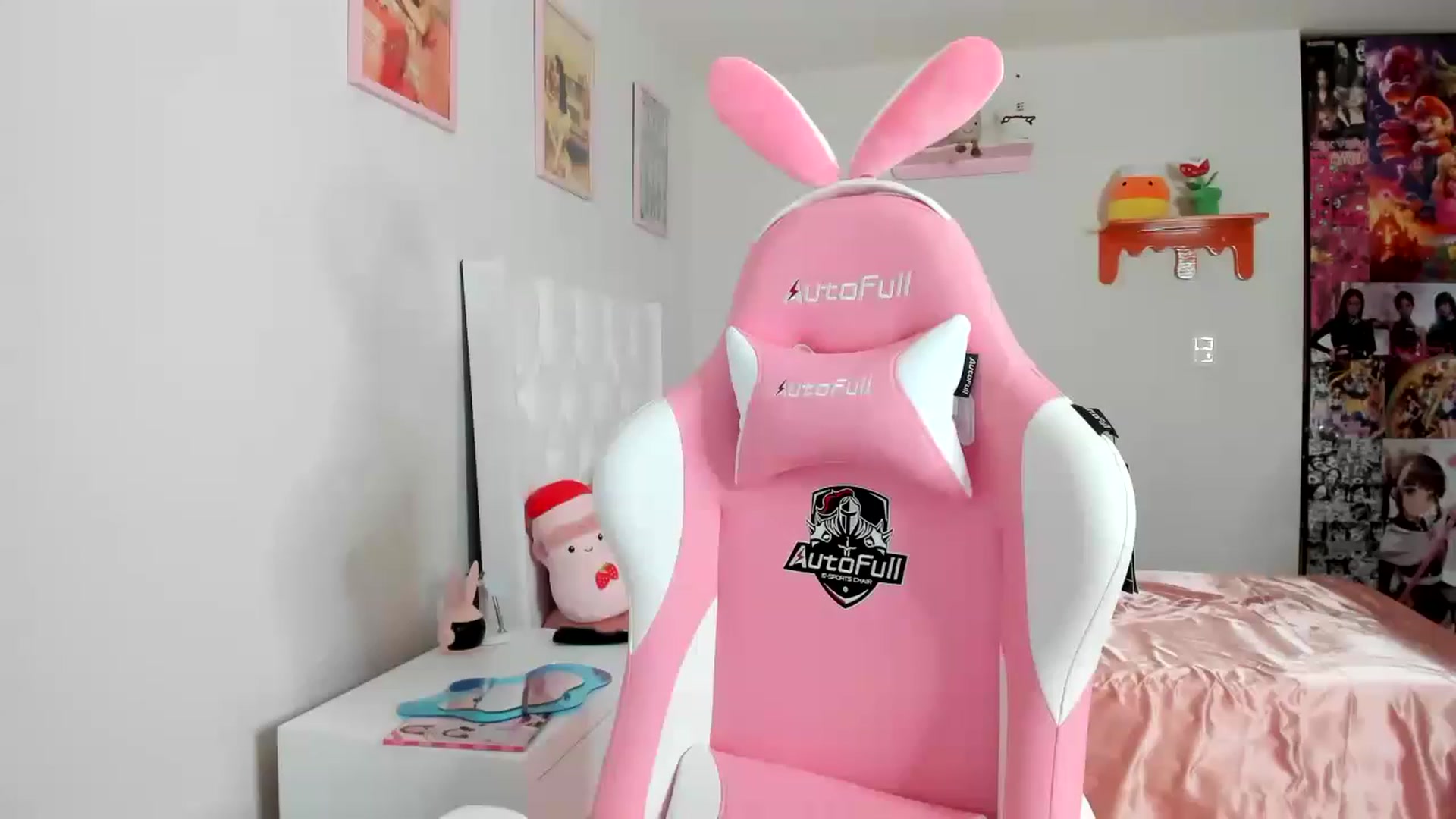 Gallery image thumbnail from Cherrycute666's myfreecams stream on, 04/10/2023, 06:13 image 19 of 20