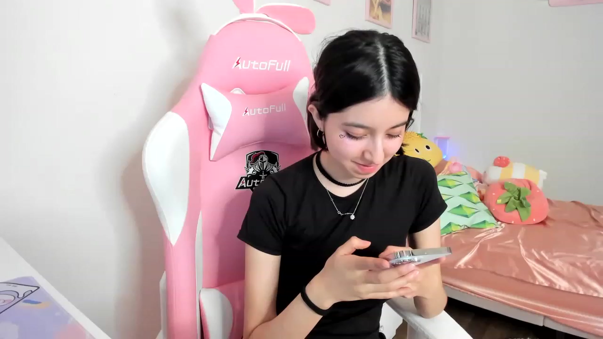 Gallery image thumbnail from Cherrycute666's myfreecams stream on, 04/12/2023, 03:58 image 1 of 20