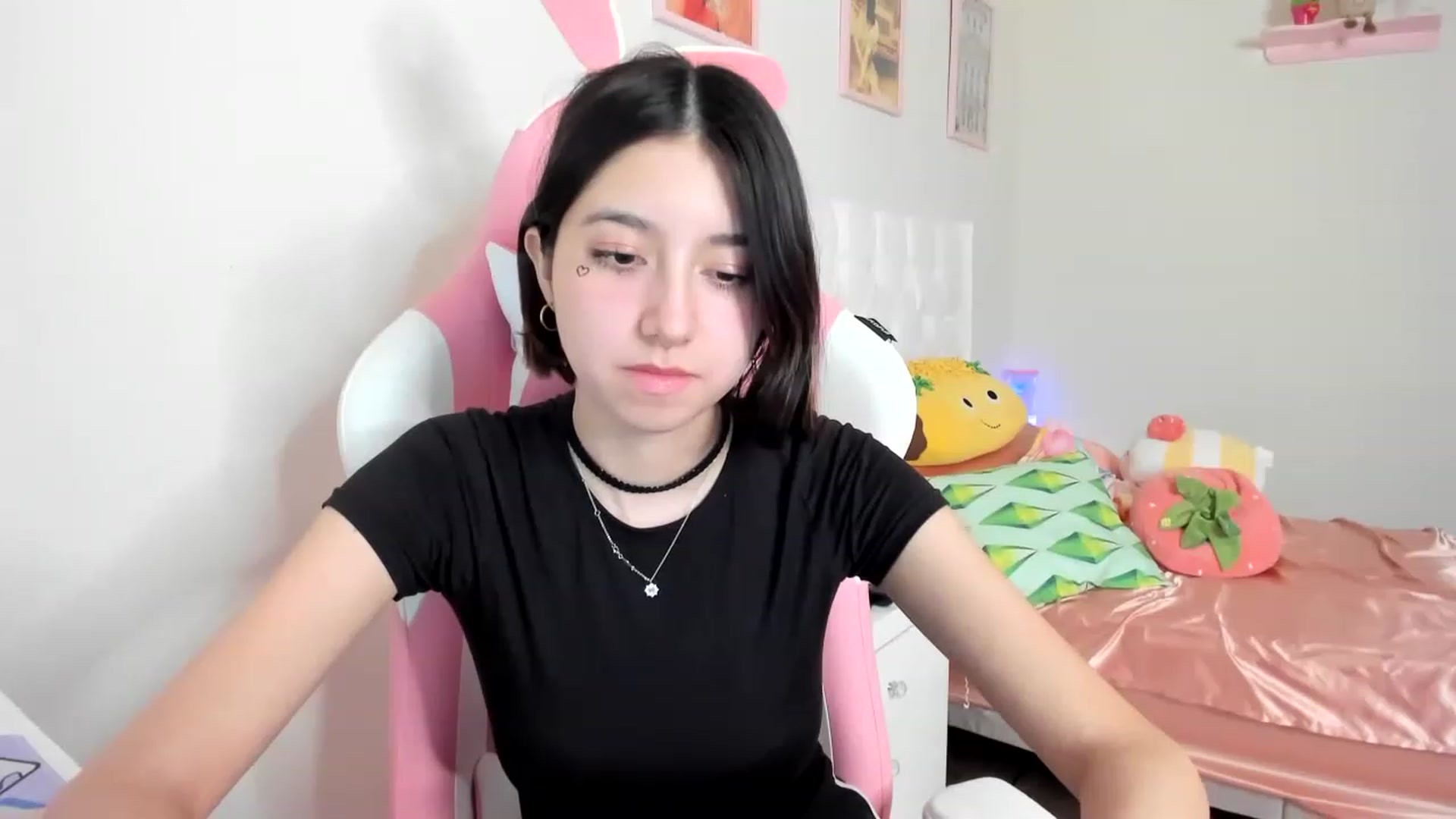 Gallery image thumbnail from Cherrycute666's myfreecams stream on, 04/12/2023, 03:58 image 9 of 20