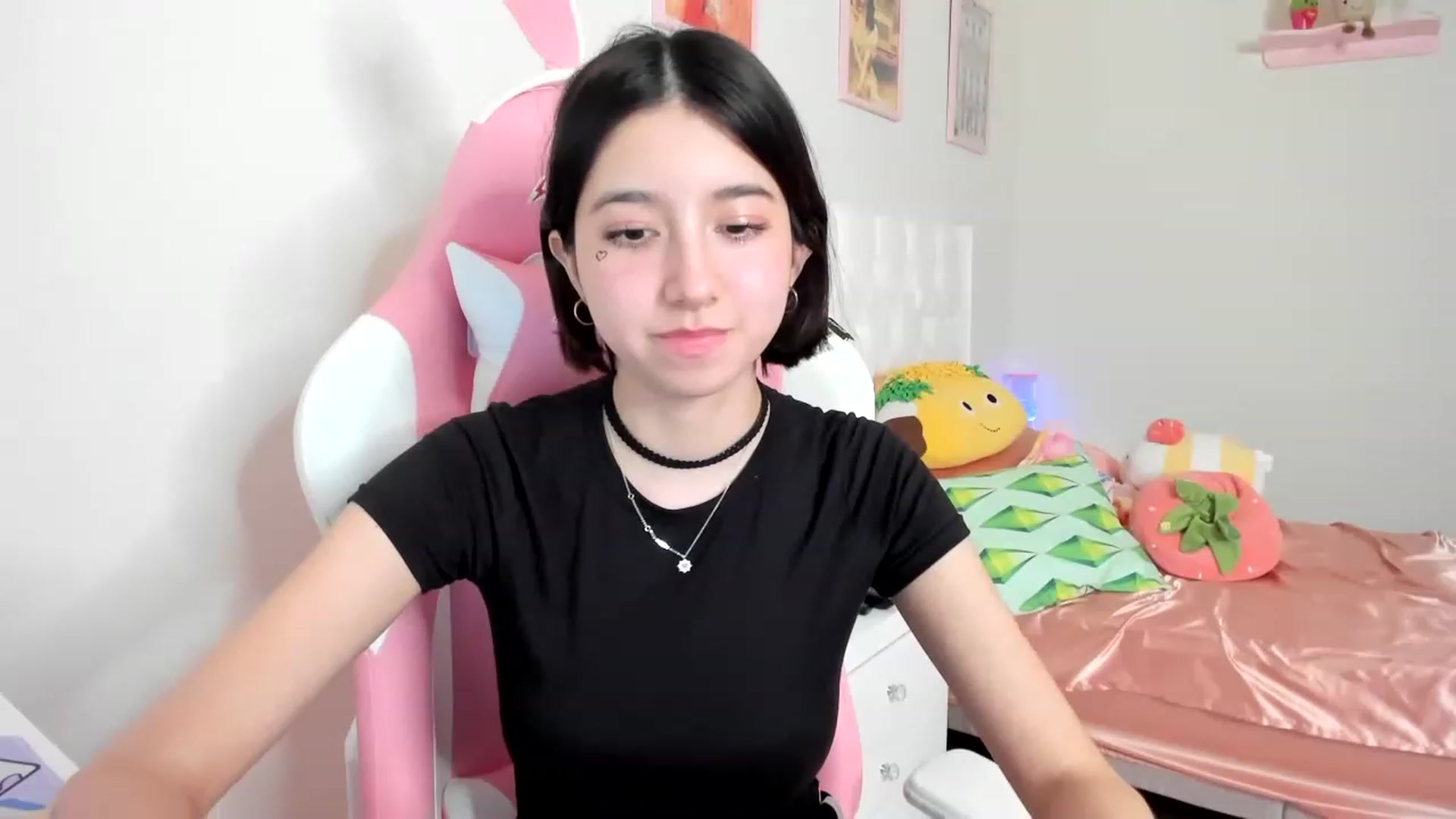 Gallery image thumbnail from Cherrycute666's myfreecams stream on, 04/12/2023, 03:58 image 10 of 20
