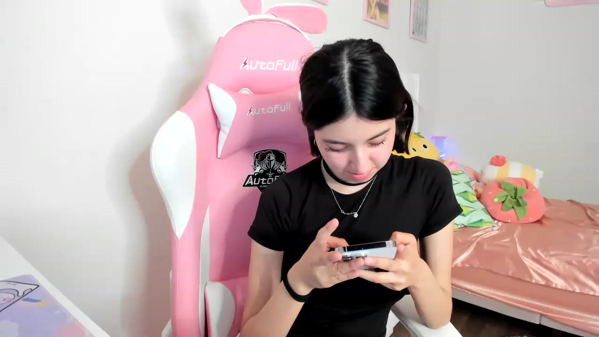 Gallery image thumbnail from Cherrycute666's myfreecams stream on, 04/12/2023, 03:58 image 2 of 20