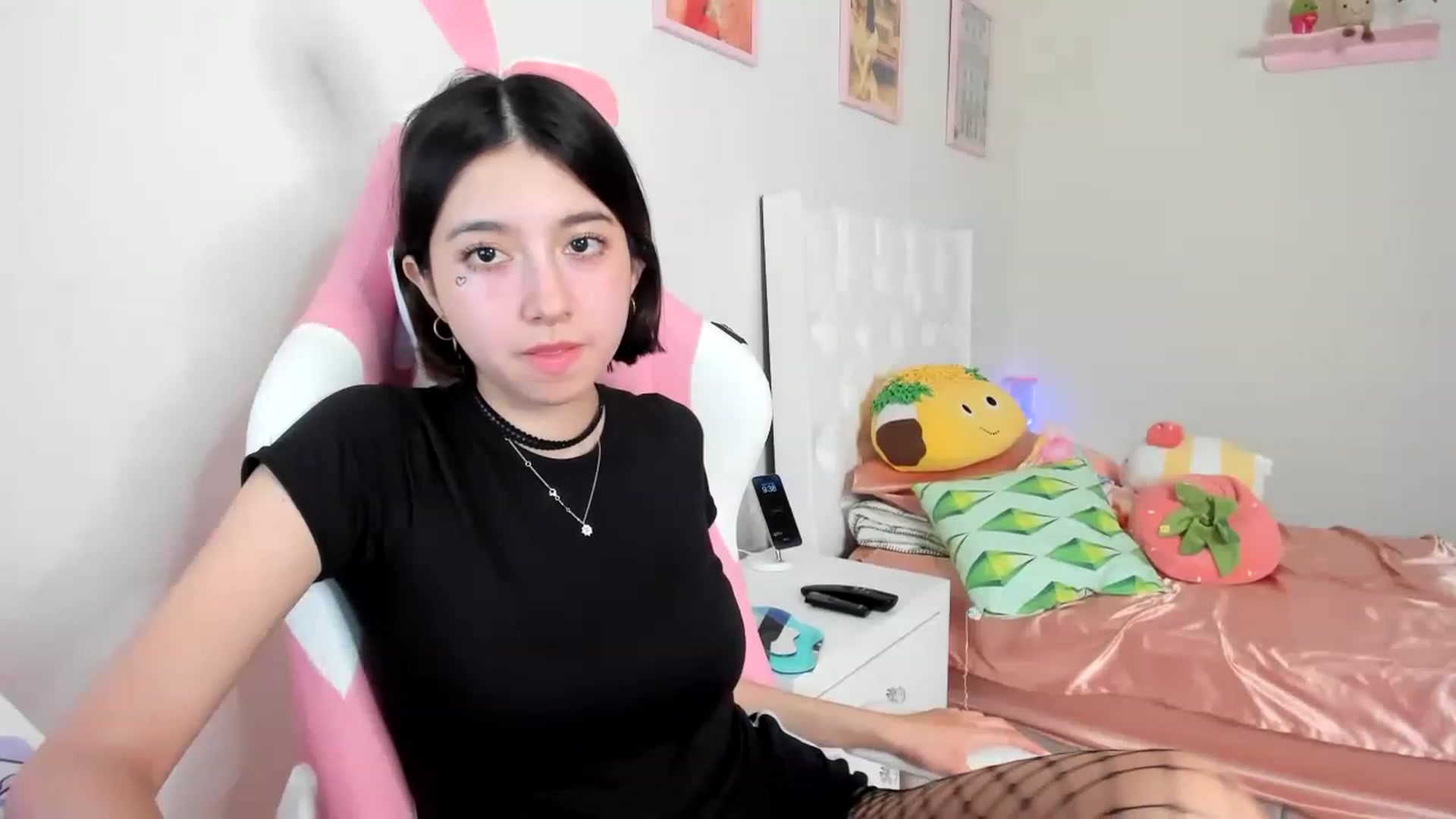 Gallery image thumbnail from Cherrycute666's myfreecams stream on, 04/12/2023, 03:58 image 11 of 20
