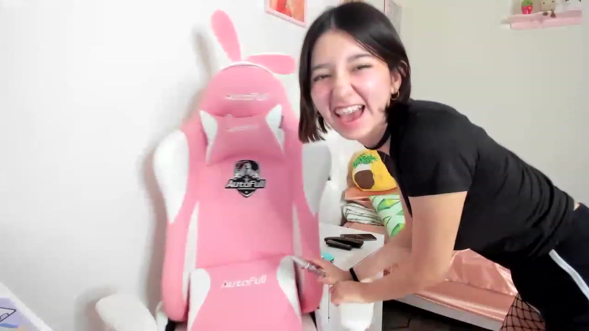 Gallery image thumbnail from Cherrycute666's myfreecams stream on, 04/12/2023, 03:58 image 13 of 20