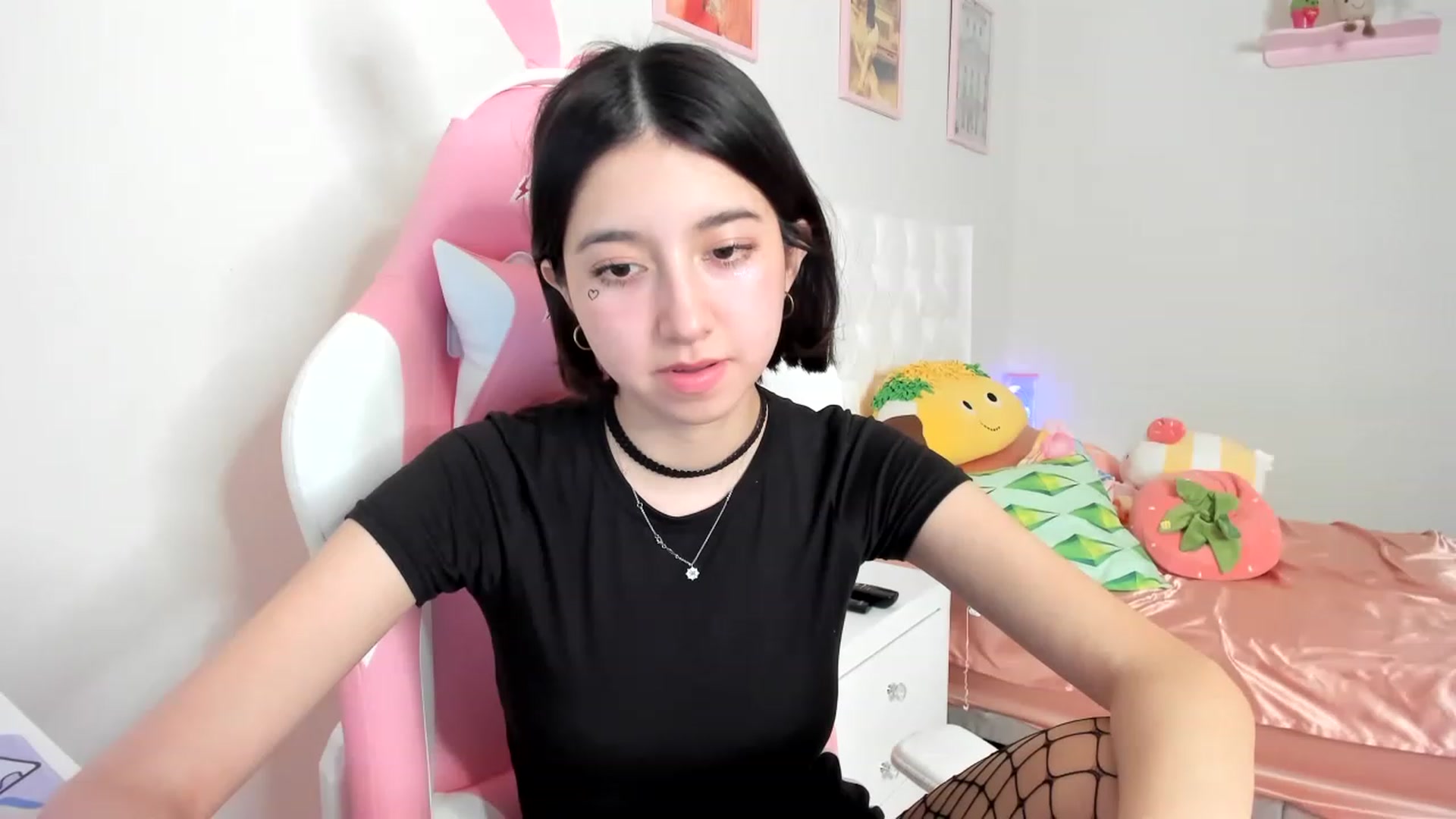 Gallery image thumbnail from Cherrycute666's myfreecams stream on, 04/12/2023, 03:58 image 8 of 20