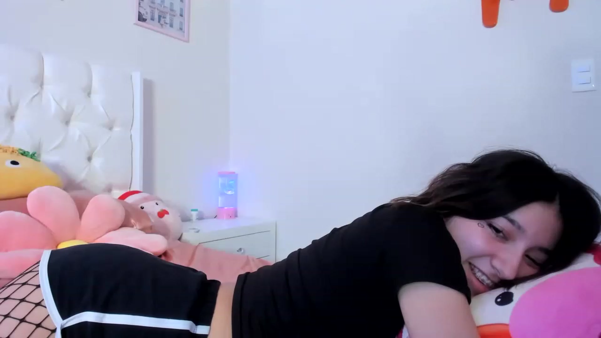 Gallery image thumbnail from Cherrycute666's myfreecams stream on, 04/12/2023, 06:58 image 4 of 20