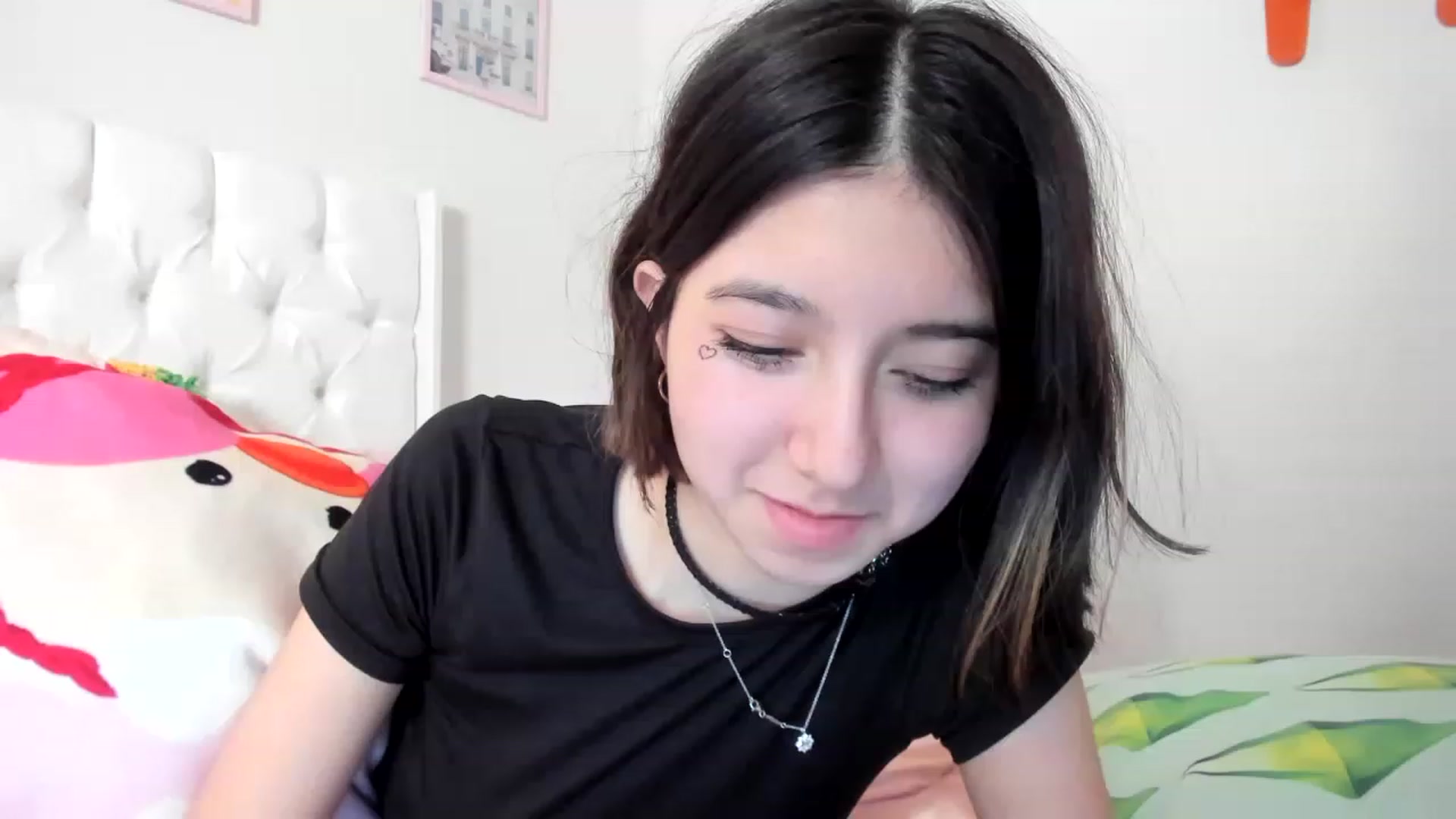 Gallery image thumbnail from Cherrycute666's myfreecams stream on, 04/12/2023, 06:58 image 5 of 20